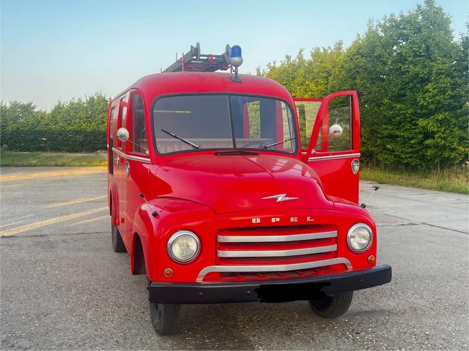 Brandweerwagen uit 1959 terug in Hoek