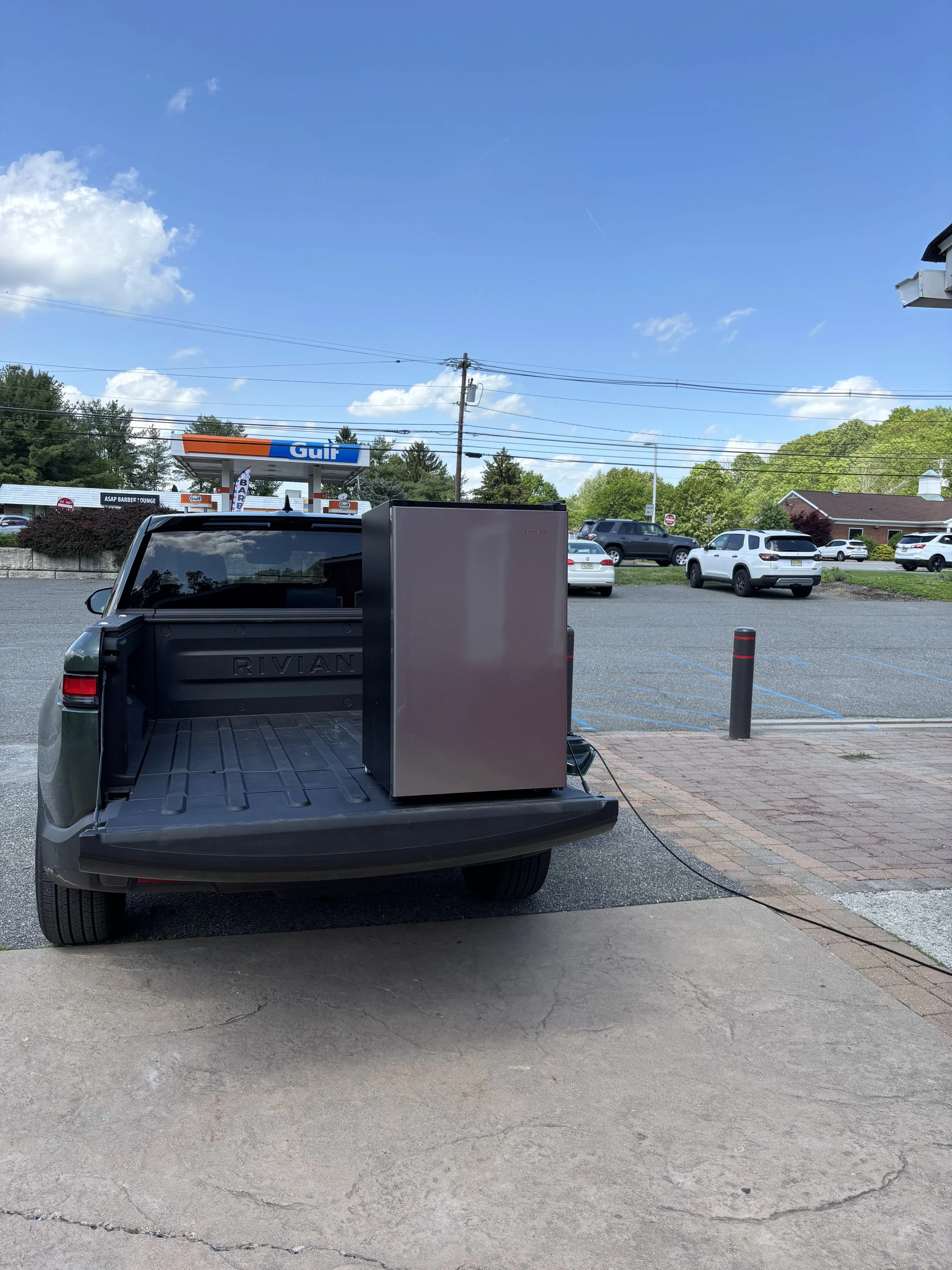 Fridge to keep the lemonade cool!