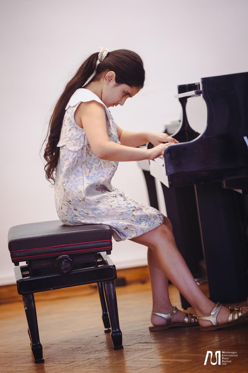 Special KNS Classical Award Presented to Elena Bathaiee