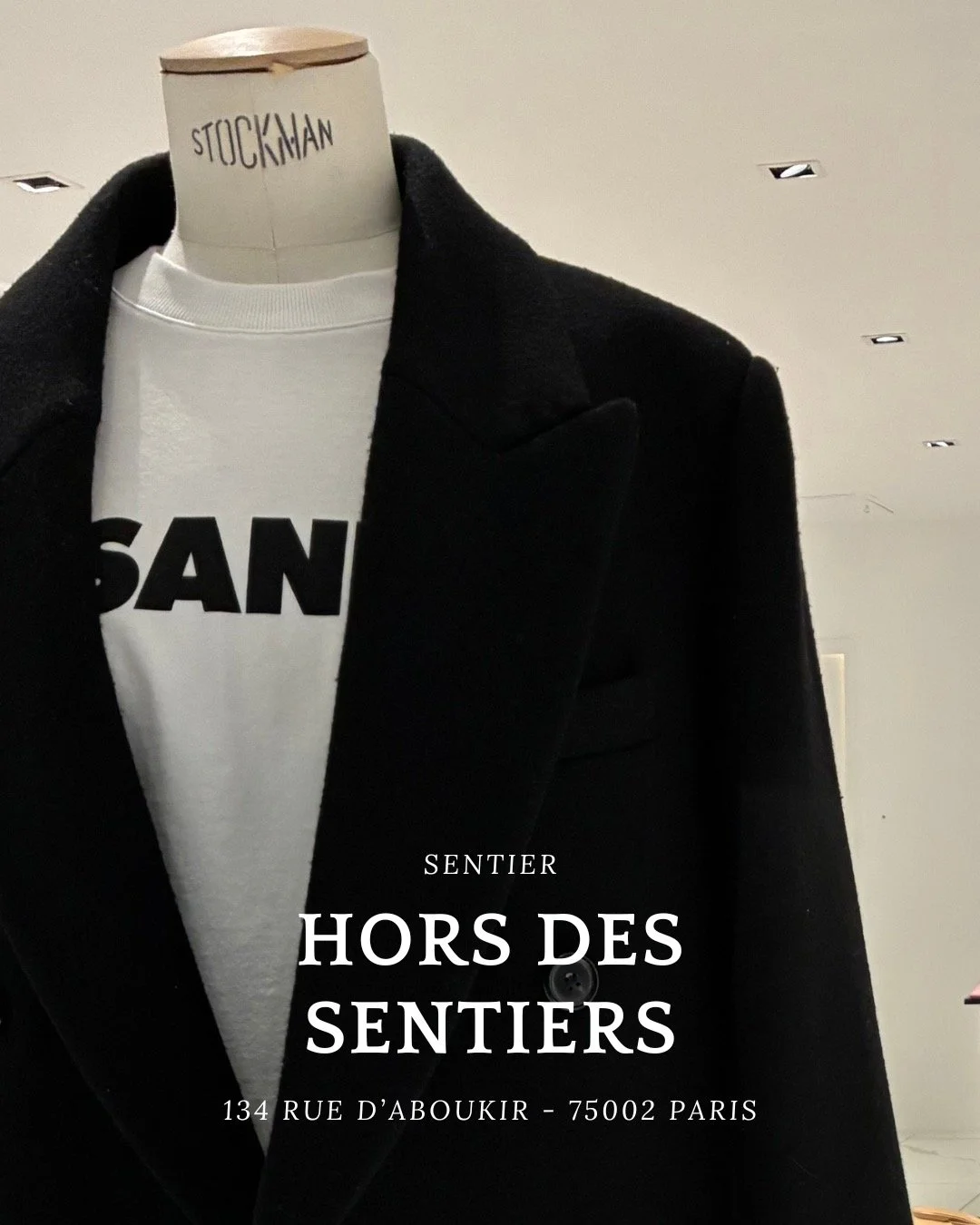 A curated destination in the heart of Le Sentier chosen by emerging designers, PR showrooms and international brands for its clean modular space, natural light and confidential vibe. Choose your date, FW is coming - January