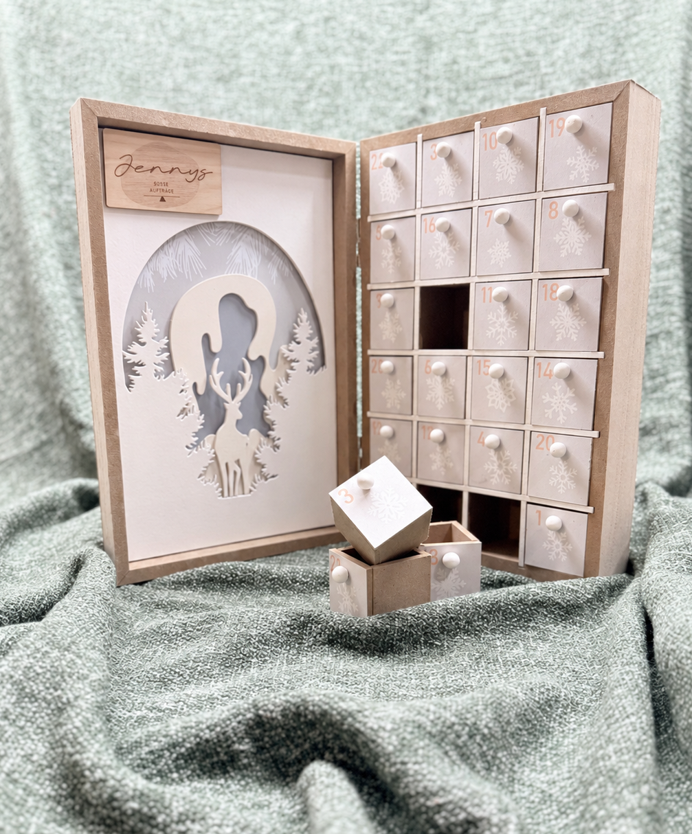 Skandinavischer Adventskalender mit Winterwald.png
