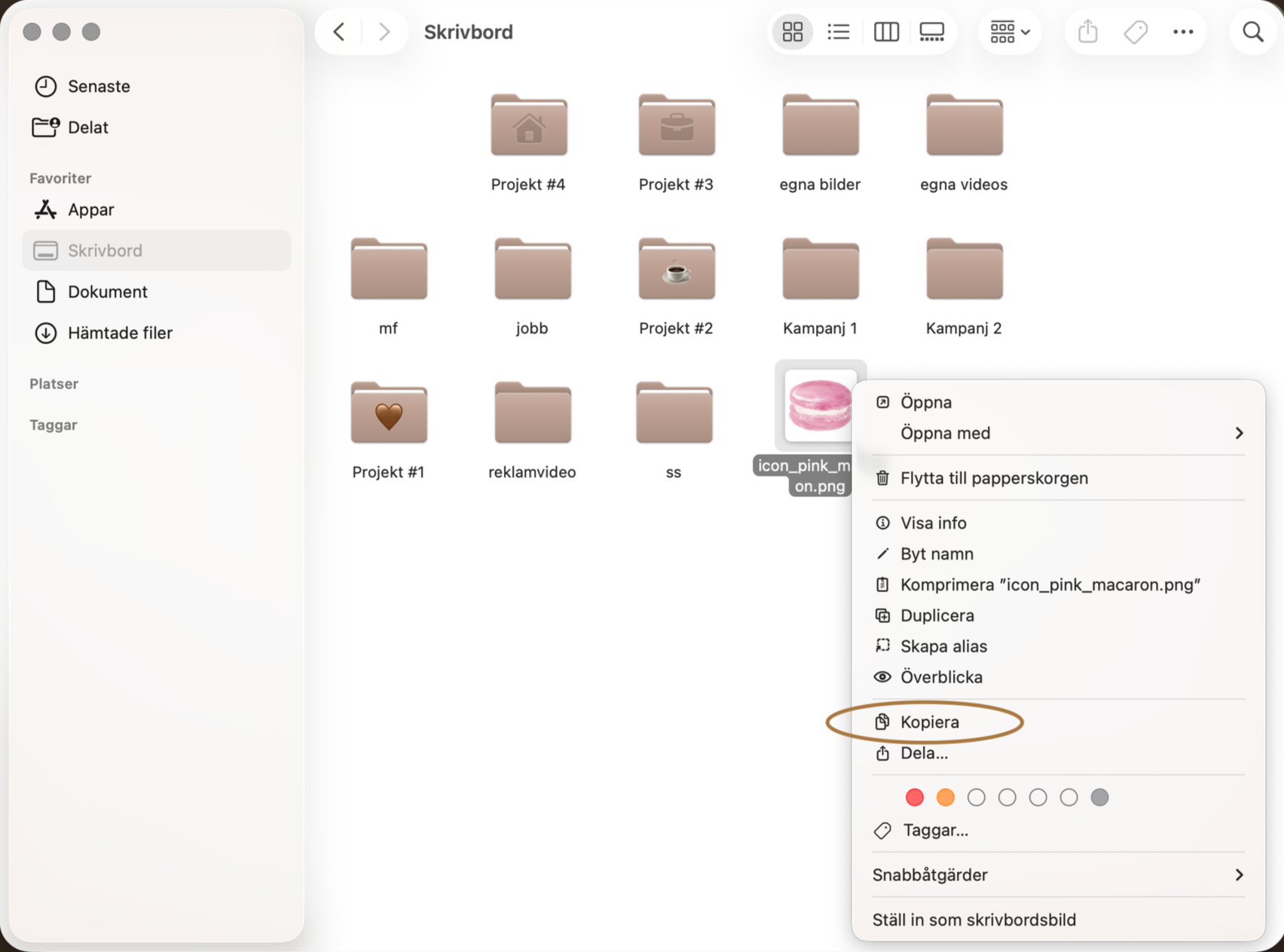 Skärmbild av en datoraktivitetsmeny som visar en sammanställning av mappar och filer på ett skrivbord. Mappnamn inkluderar Projekt #4, Projekt #3, egna bilder, egna videos, mf, jobb, Projekt #2, Kampanj 1, Kampanj 2, Projekt #1, reklamvideo och ss. Det finns också en snabbmeny med alternativ som kopiera denna fil.