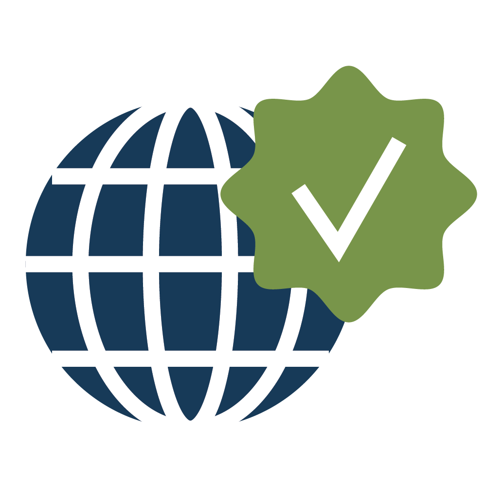 Globe terrestre avec un badge vert portant une coche, symbolisant la conformité ou la validation sur internet.