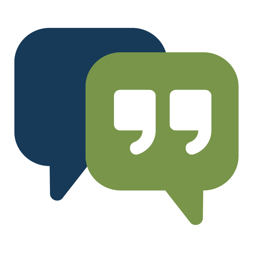 Deux bulles de dialogue superposées, une en bleu foncé et une en vert, avec des guillemets blancs à l'intérieur.