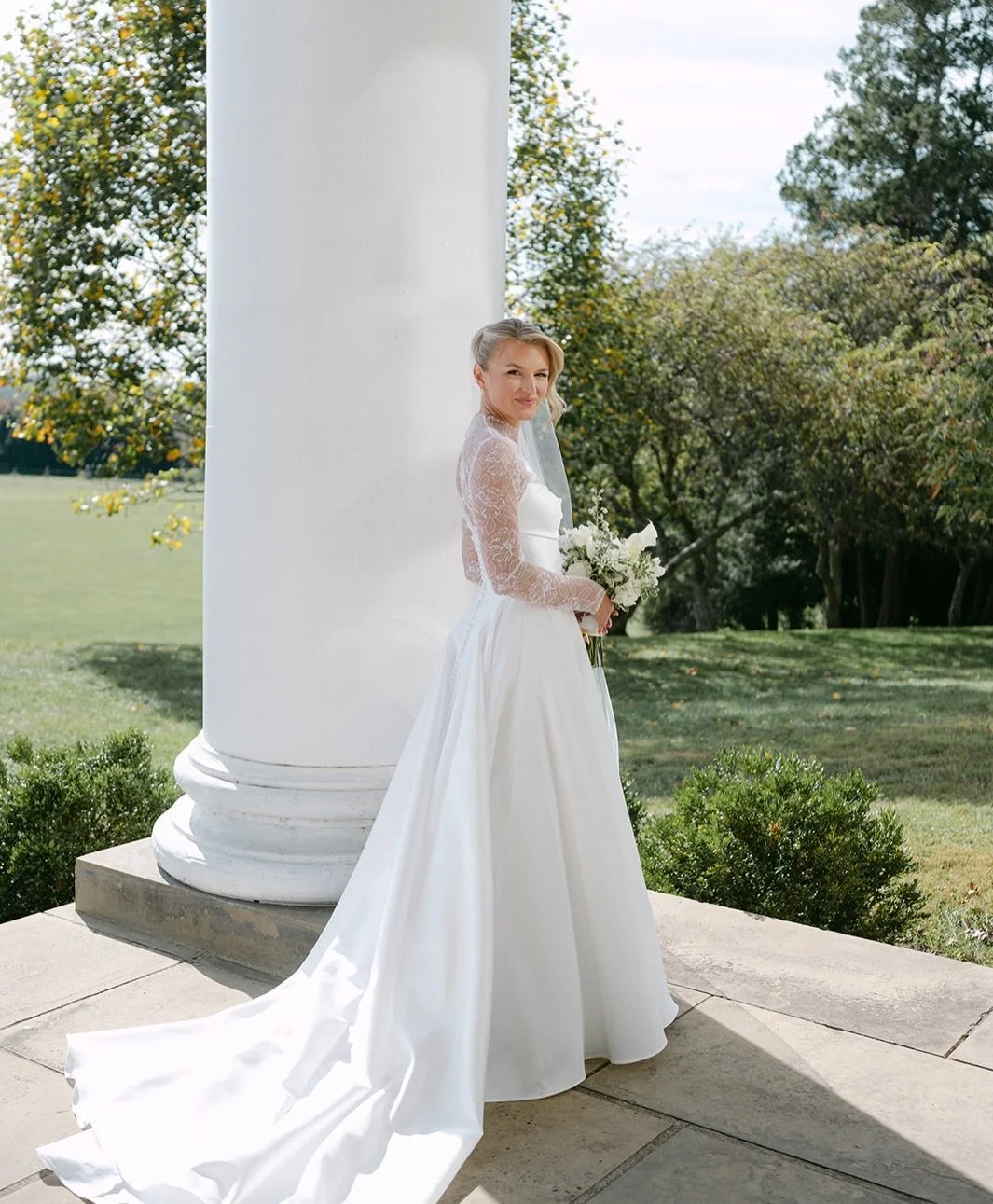 Beautiful bride @mimistillmanheath in the Romina gown paired with a stunning lace topper 🕊️Captured by @laurenannephoto