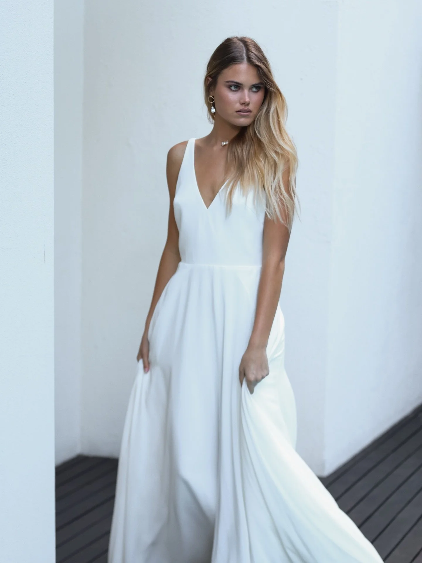 Grace 🤍

A timeless V-neck and flowing chiffon A-line skirt, simple, elegant, unforgettable.