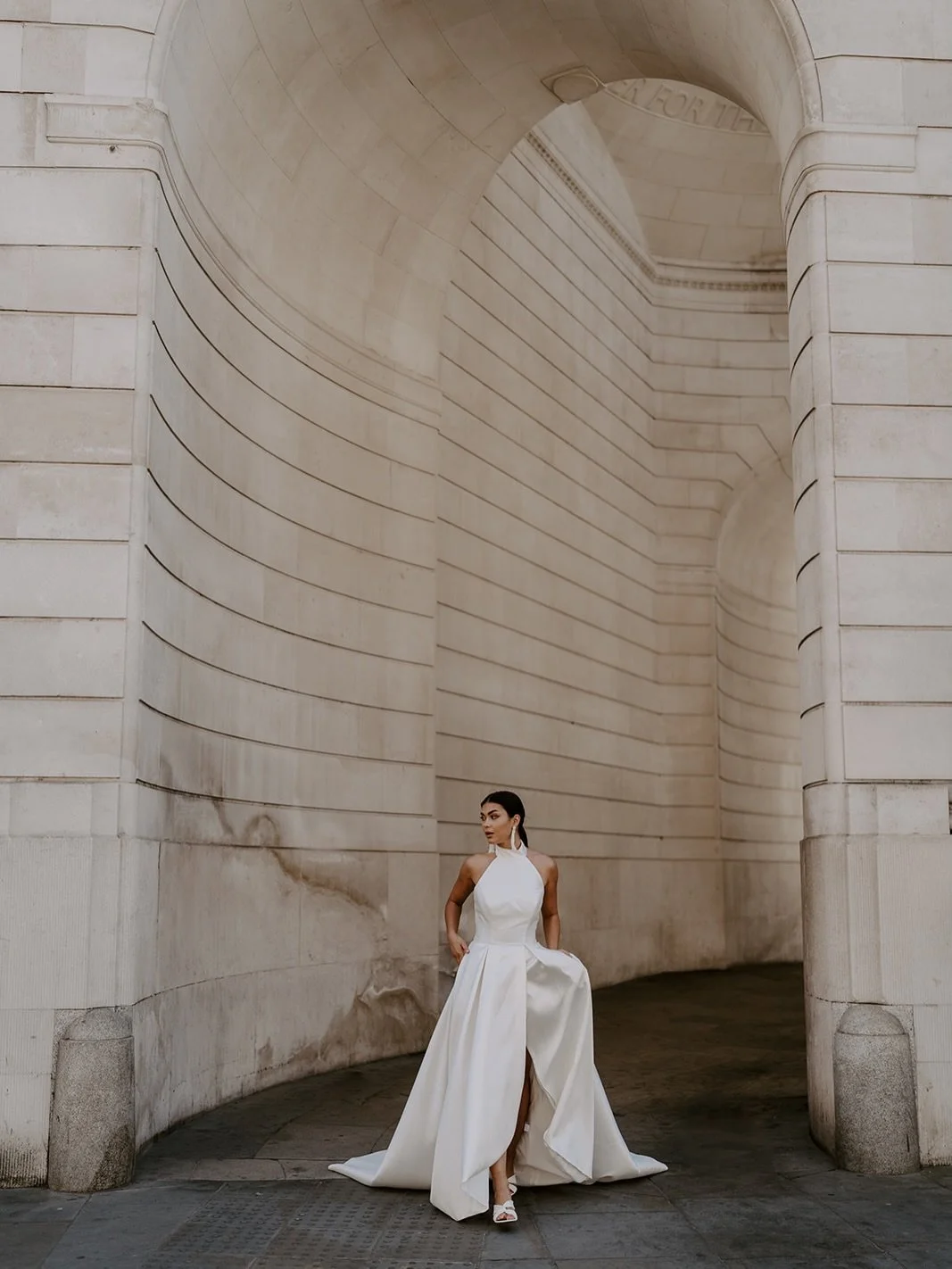 Meet Paloma.
Where timeless elegance meets modern sophistication. A structured Mikado silhouette with a striking high neckline, designed for the effortlessly chic bride. 🤍