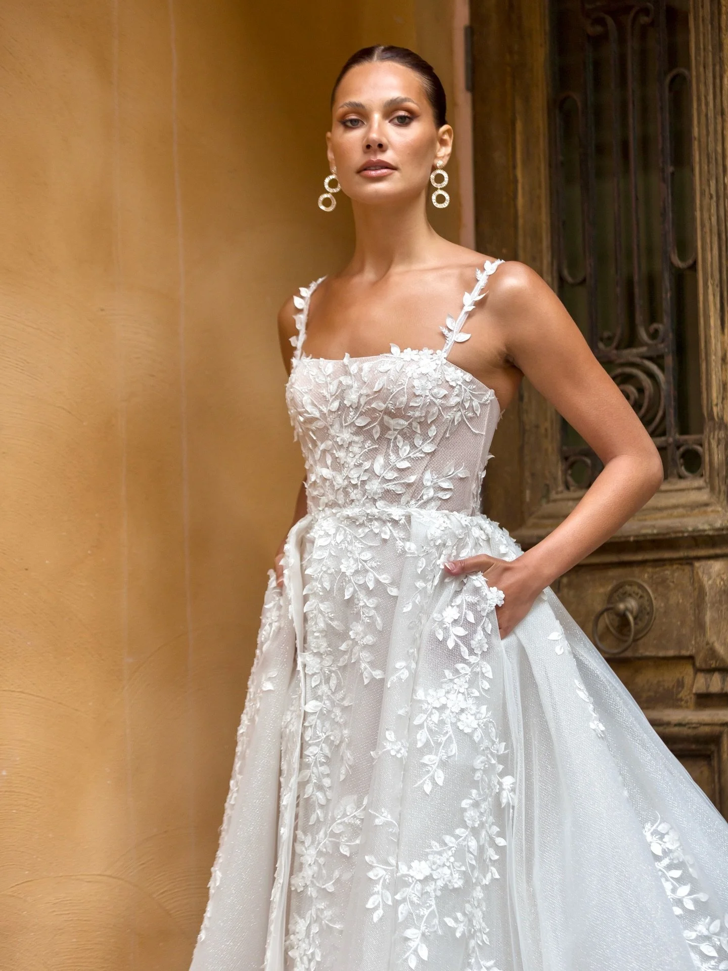 Pia is one of our gorgeous sample sale dresses at Always You Bridal.

Available at a discounted price the perfect chance to find something special for less 🤍