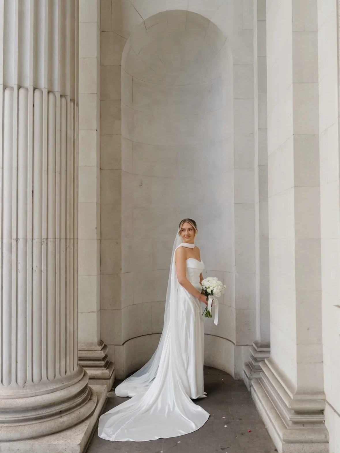 Real life bride Amber wearing the Jenna gown by Kelly Lin. 
Effortless, refined, and incredibly elegant, this look is the definition of modern luxury 🤍

Dress: Jenna by @kellylincouture 
Bride: @ambwatkins_
Photographer: @lilyslensphotography 
Hair 