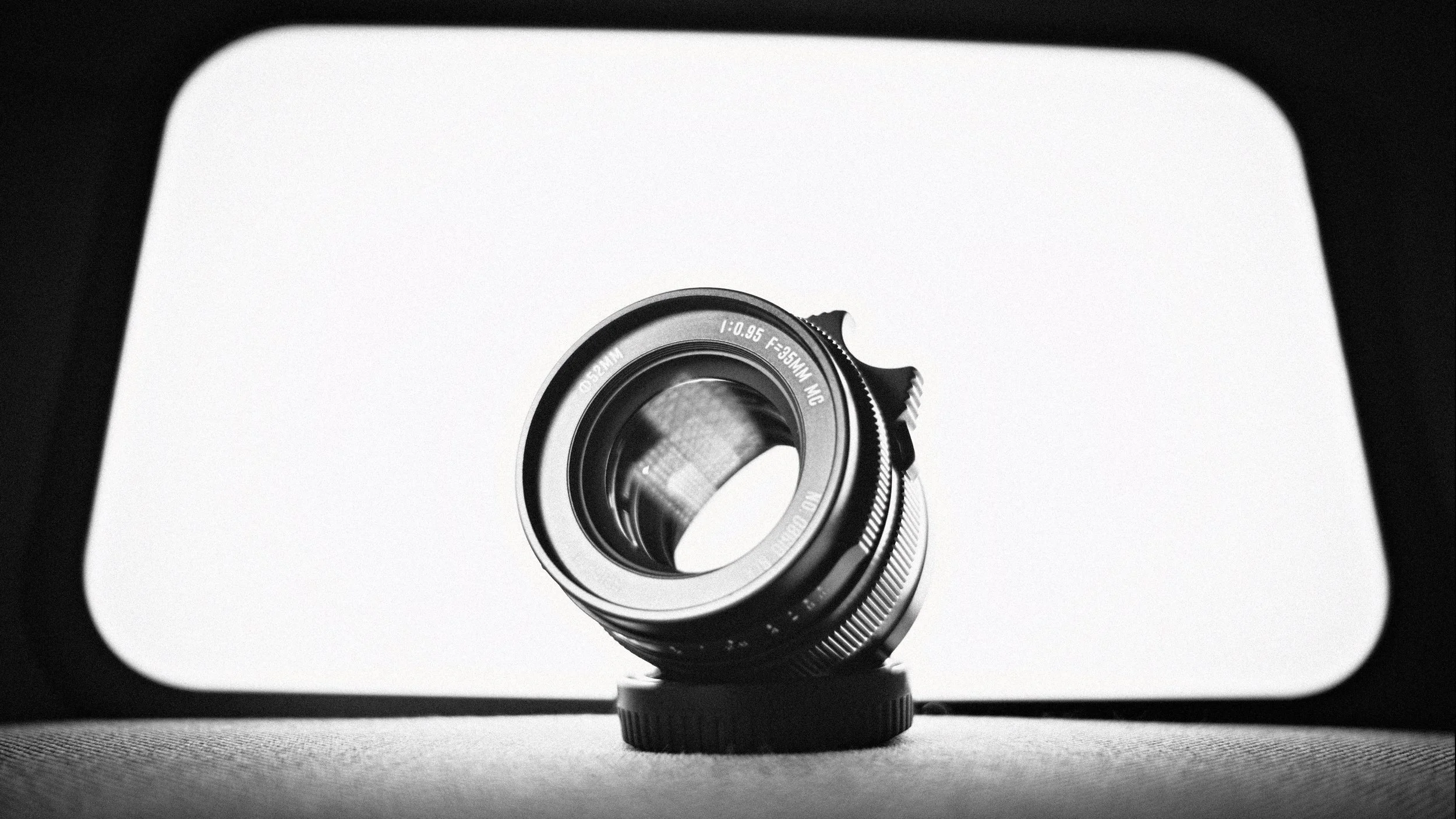 Brightin Star 35mm f/0.95 - That full-frame look