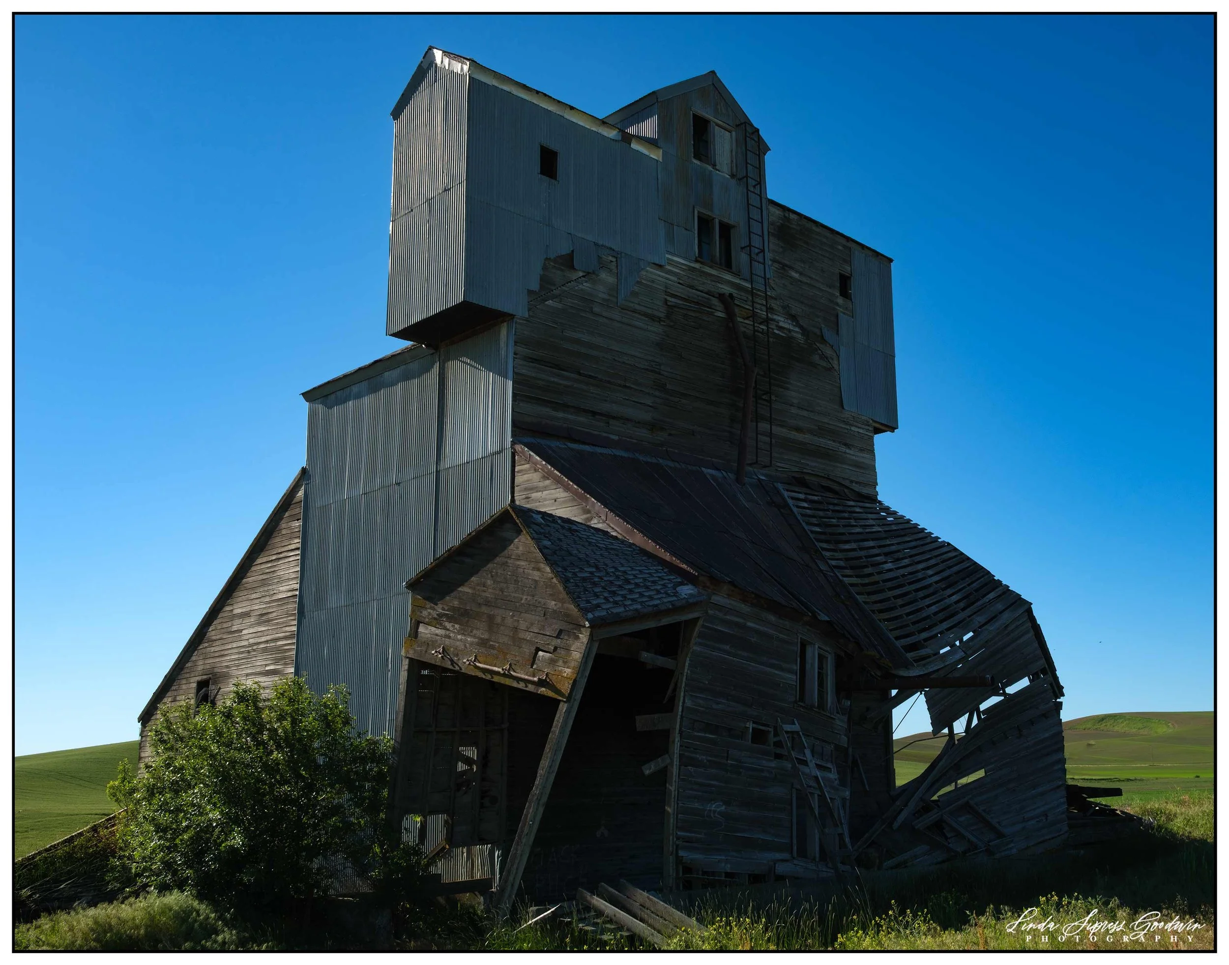 abandoned granary US195 in Pullman,WA