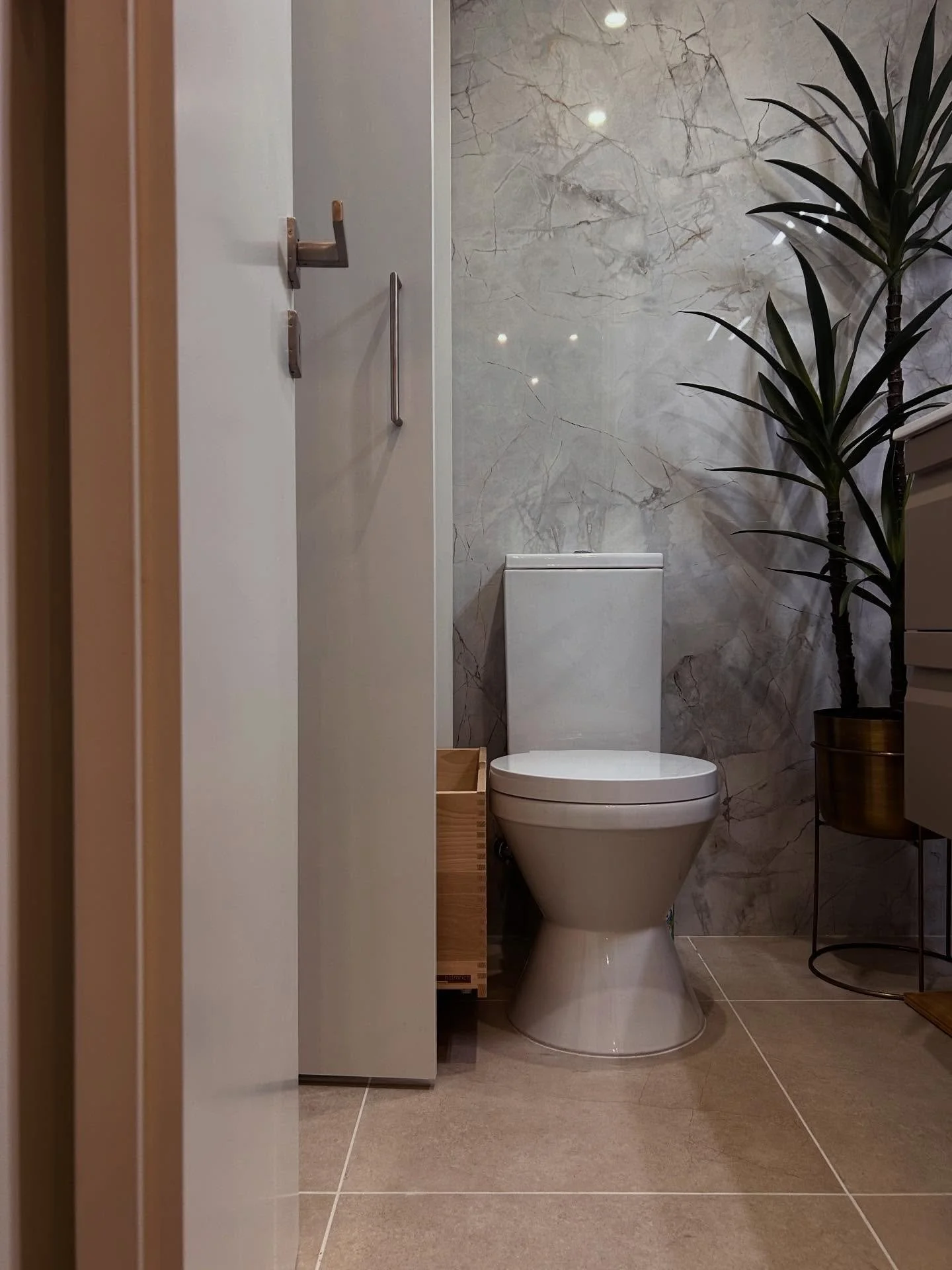 Making use of what&rsquo;s already there.

We designed a custom wardrobe fitted into an existing niche next to the WC, using every available centimeter. A large solid beech drawer at the bottom anchors the piece, while sliding shelves above were tail