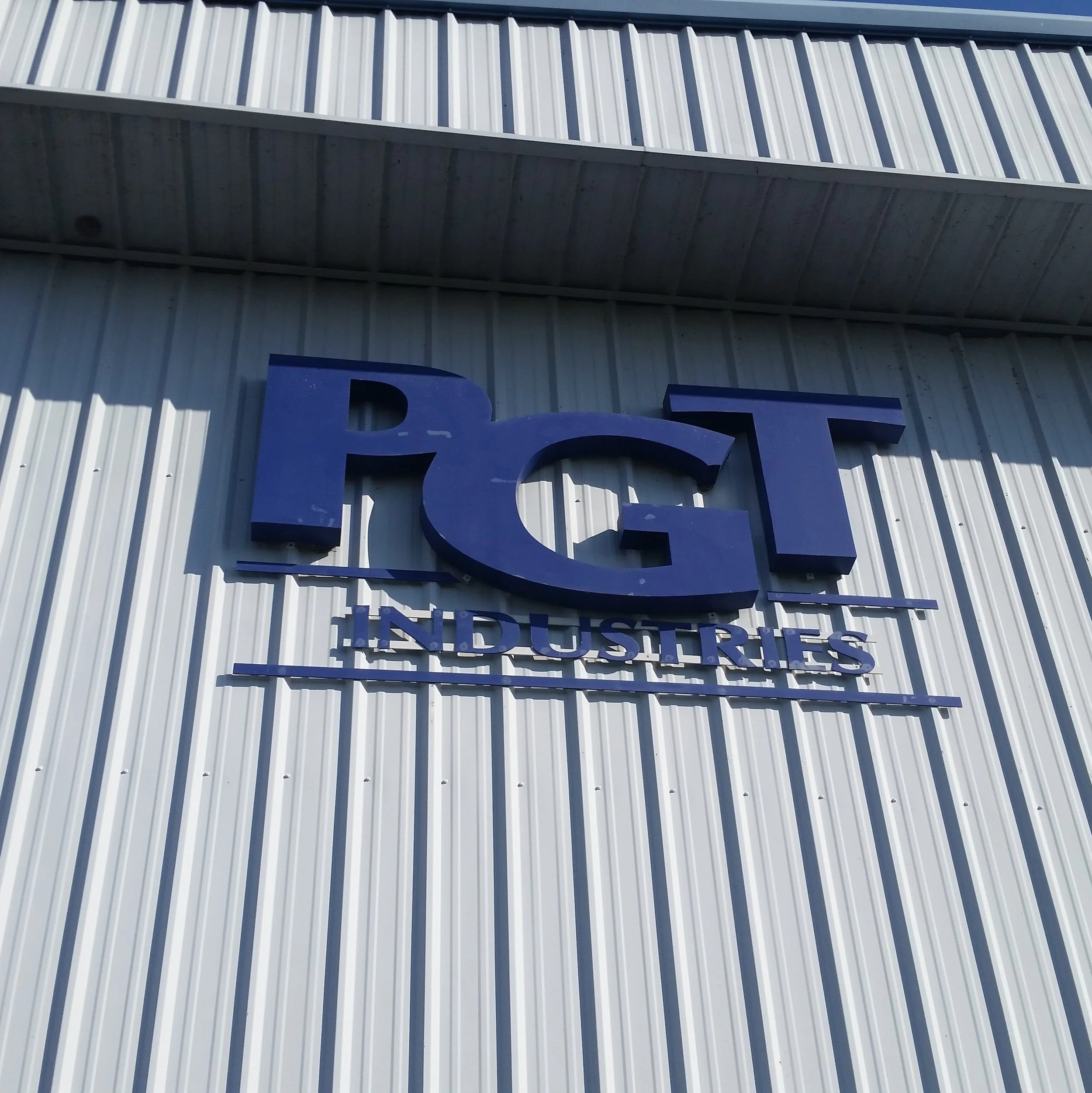 Scratched glass even occurs in the factories that build windows and doors. We have been there to assist them in minimizing losses from scratched glass, and as a customer service team member.