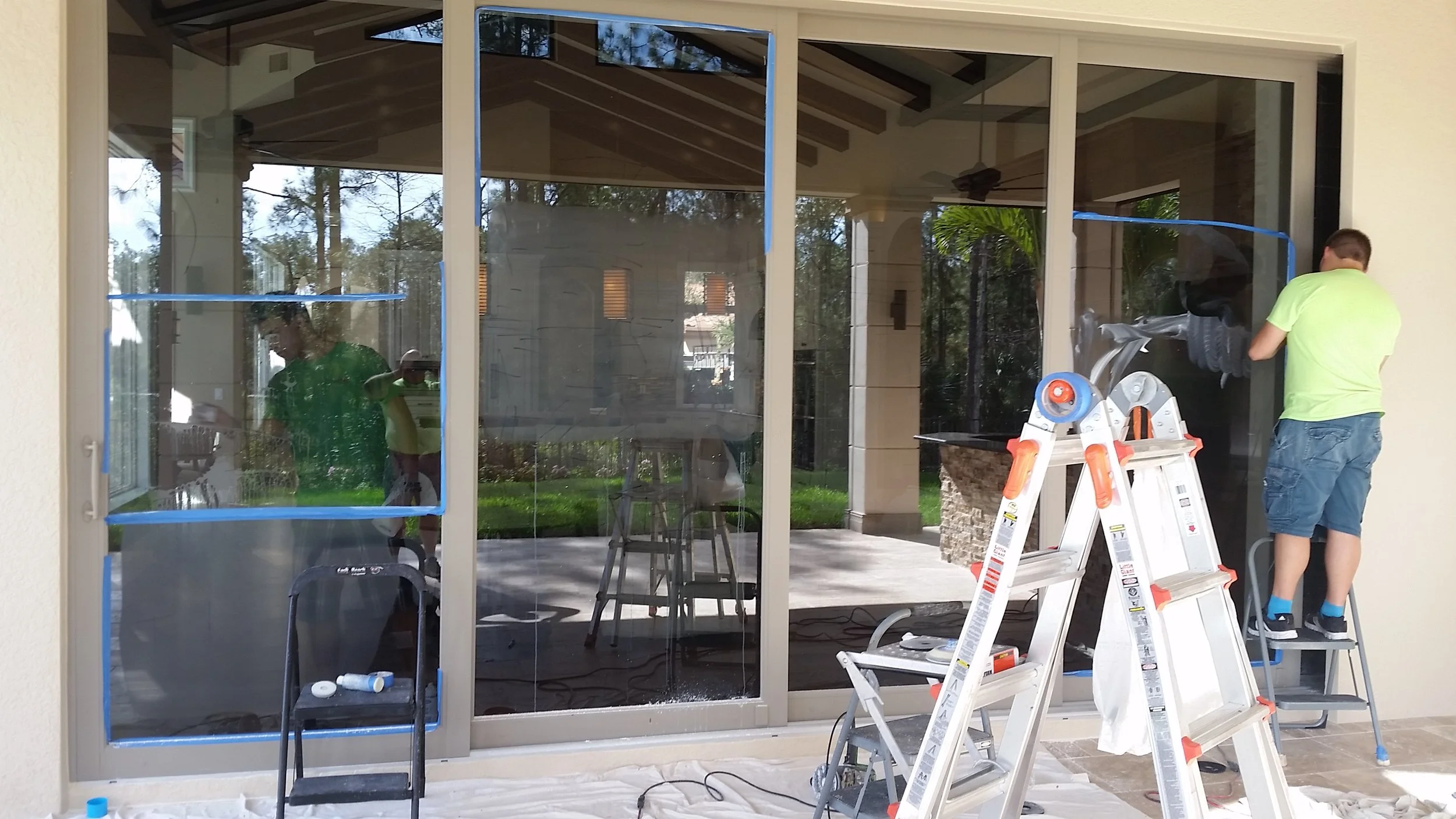 Scratched glass repair in progress image. Scratched glass was repaired by GRI in Sarasota