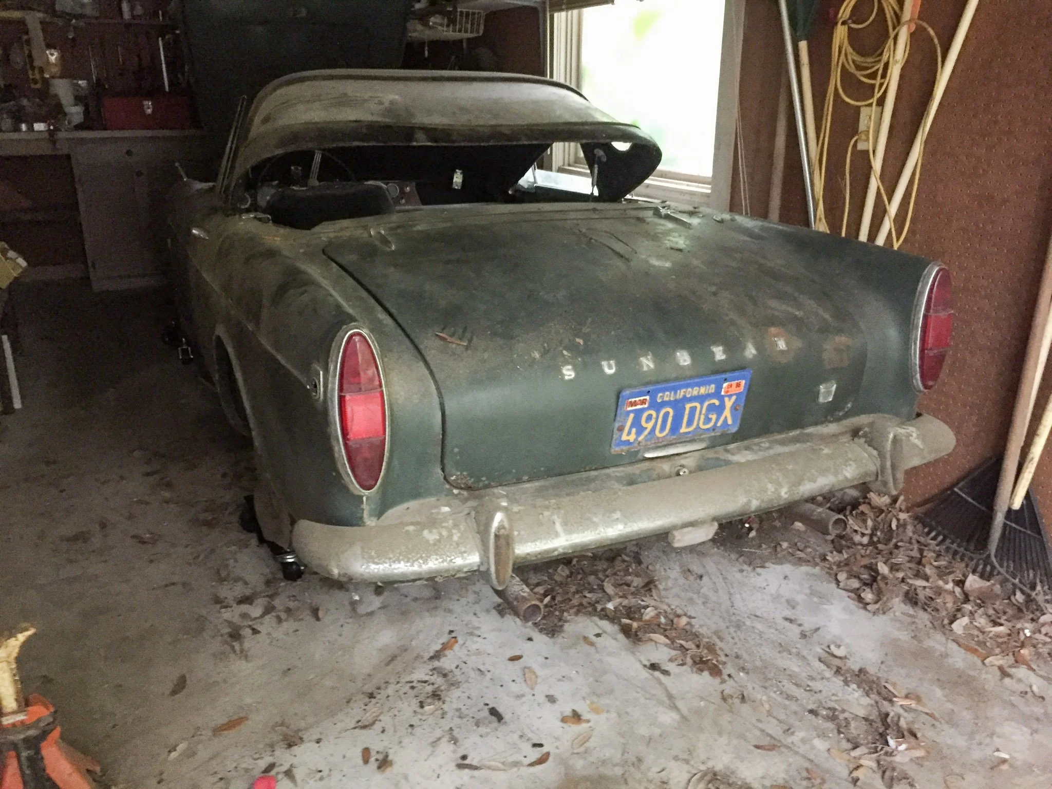 Barn find Sunbeam Tiger Special Edition — one of only 4 ever built with this custom door glass profile. Sent to Glass Restoration Inc. from a Texas restorer as the only specialist trusted to restore the original custom glass without replacement.