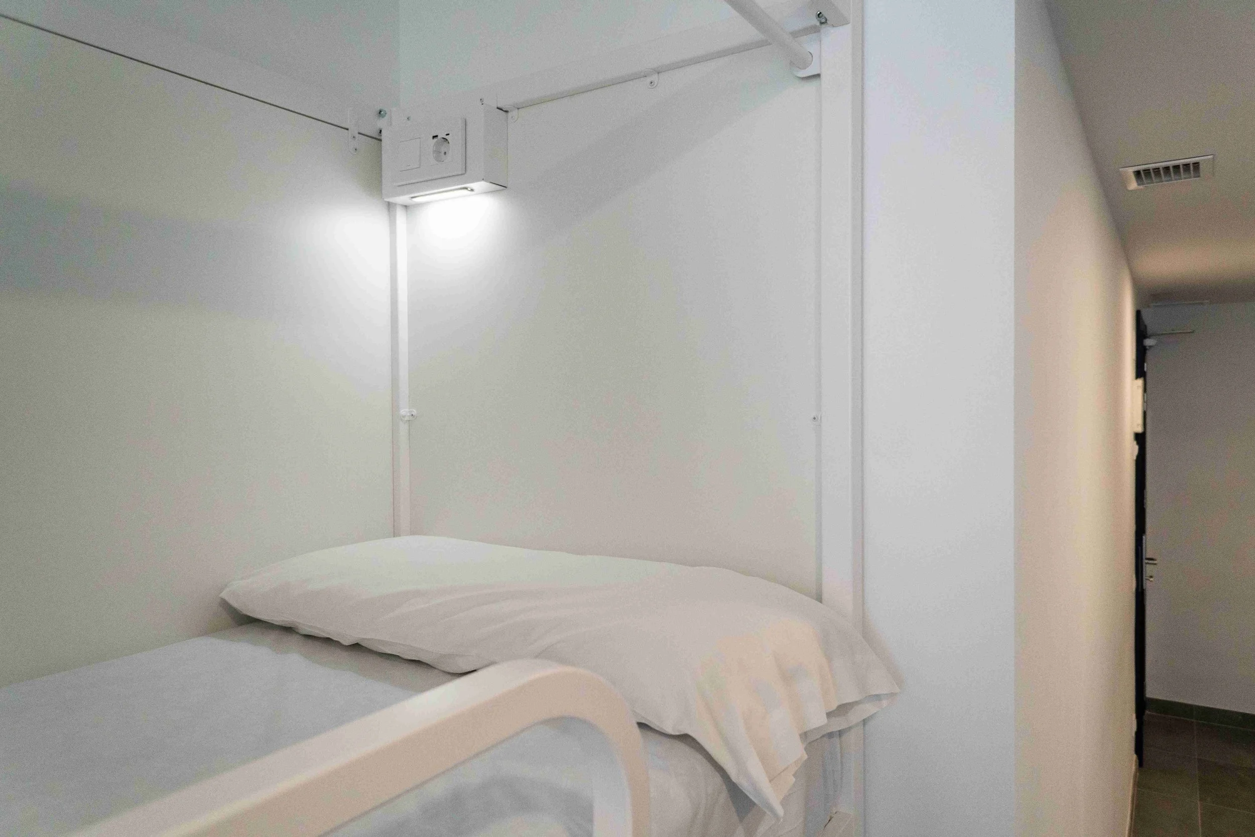 Equity Point Barcelona - Sea Hostel - Dorm - Bunkbeds - Light and socket.jpg