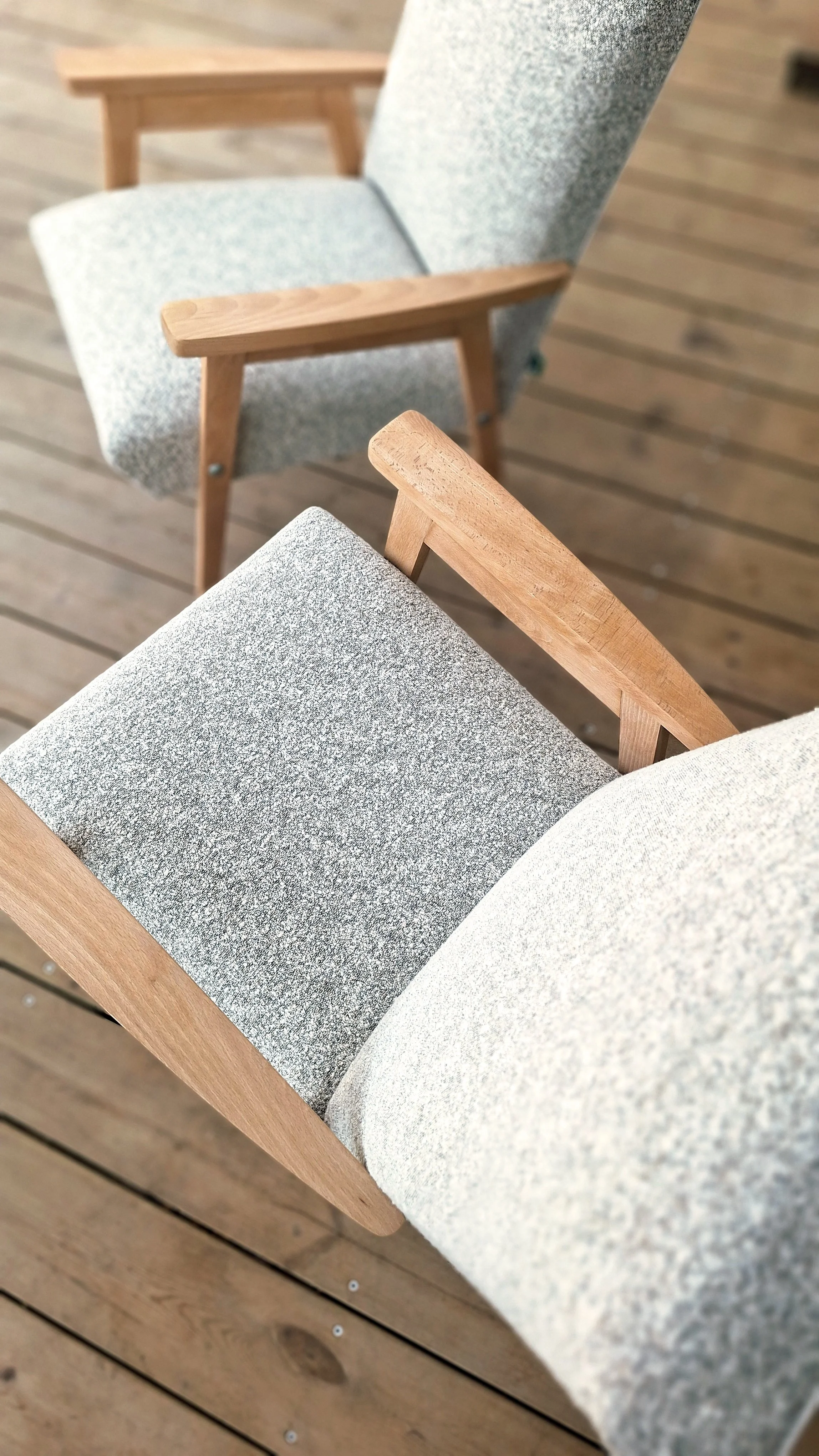 Paire de fauteuil scandinave, modèle loft, vintage en hêtre, teinte douce, restauration complète, visible sur bassin arcachon, sanguinet et Nord Landes