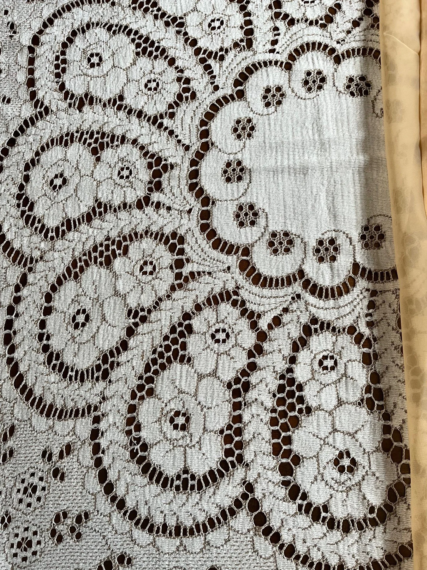 lacetablecloth.jpg