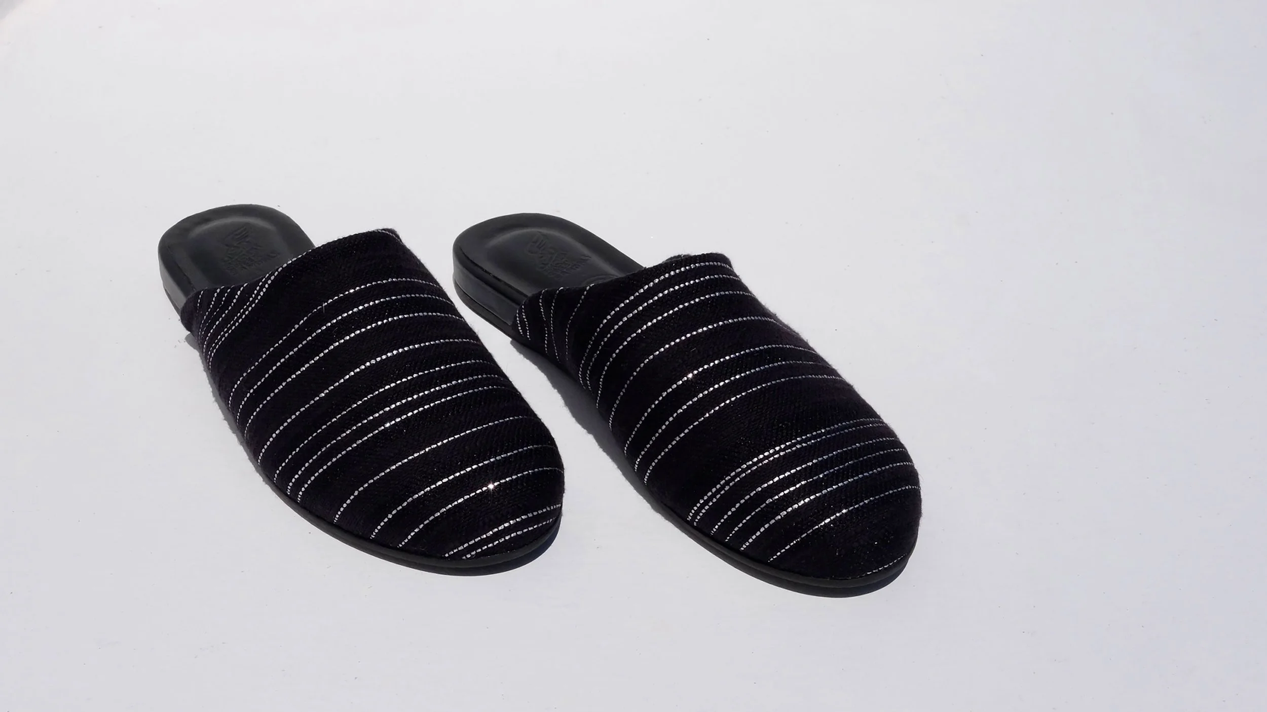 BLACK-SLIPPER_WEB.jpg