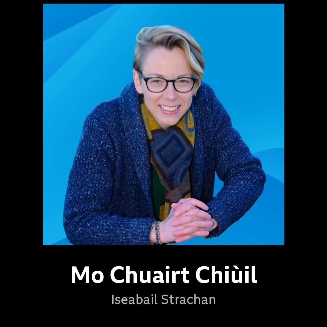 An cuala sibh mi air an r&egrave;idio an latha roimhe? 📻 Tha mi cho toilichte gun d'fhuair mi cothrom Mo Chuairt Chi&ugrave;il a chl&agrave;radh do @bbcrng 
Gheibh sibh e air BBC Sounds.
I thoroughly enjoyed putting together some of my favourite tra