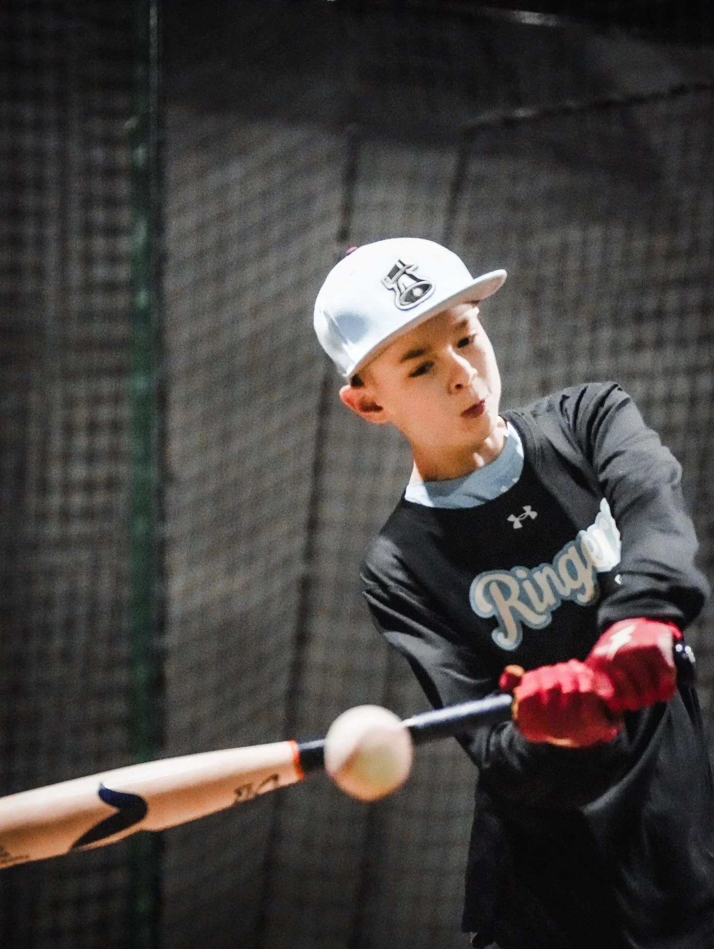 Tested some pine and tied some twine. 

This past Sunday, the Ringers tested the newest bats from our friends @delanobatco and wrapped gifts for a family in need this holiday season 🎁