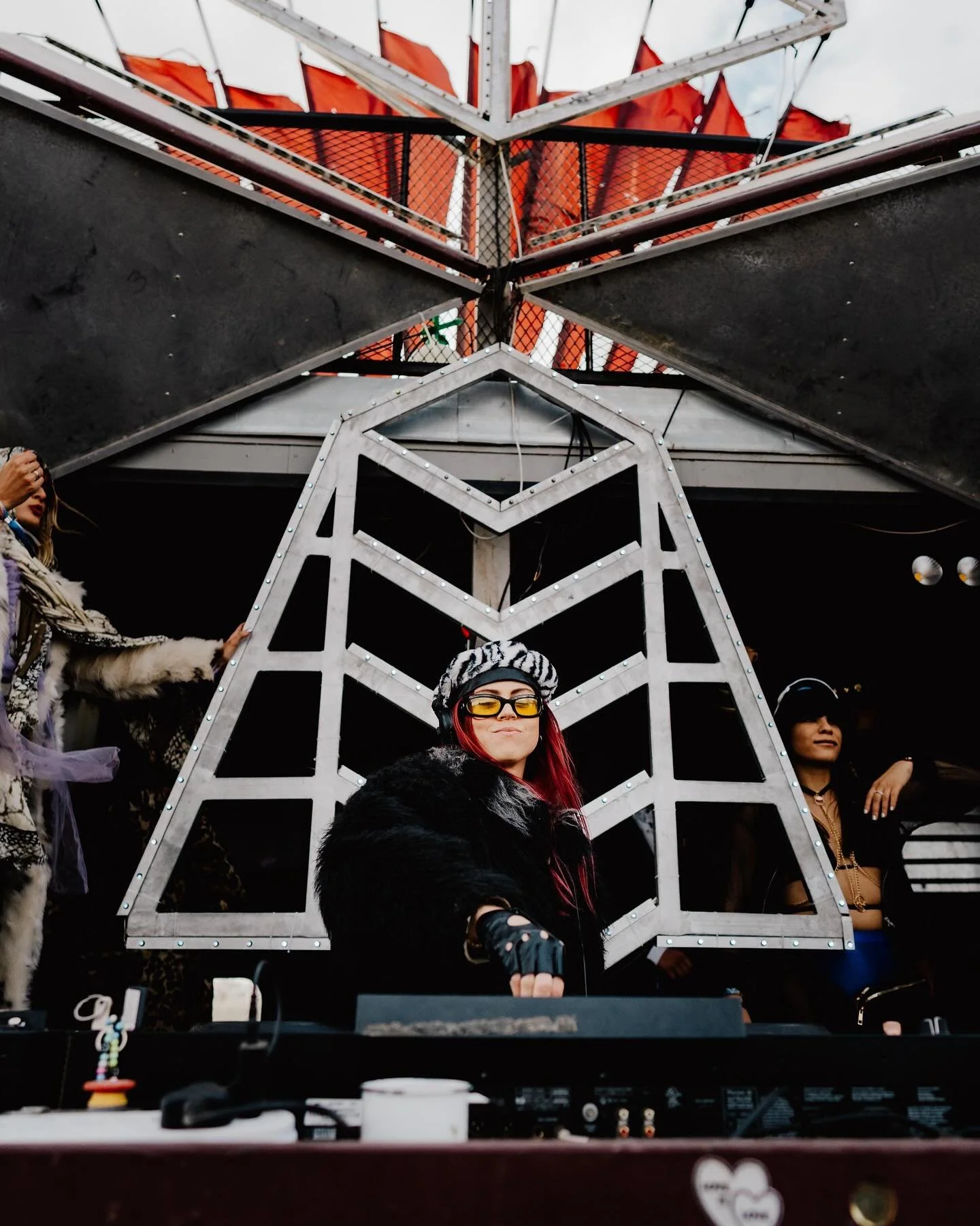 A fun Thursday afternoon on @mbombo_ship 💥 A memory etched into my brain for life! Biiiig thank you to all the photographers, mad love for you 🤍