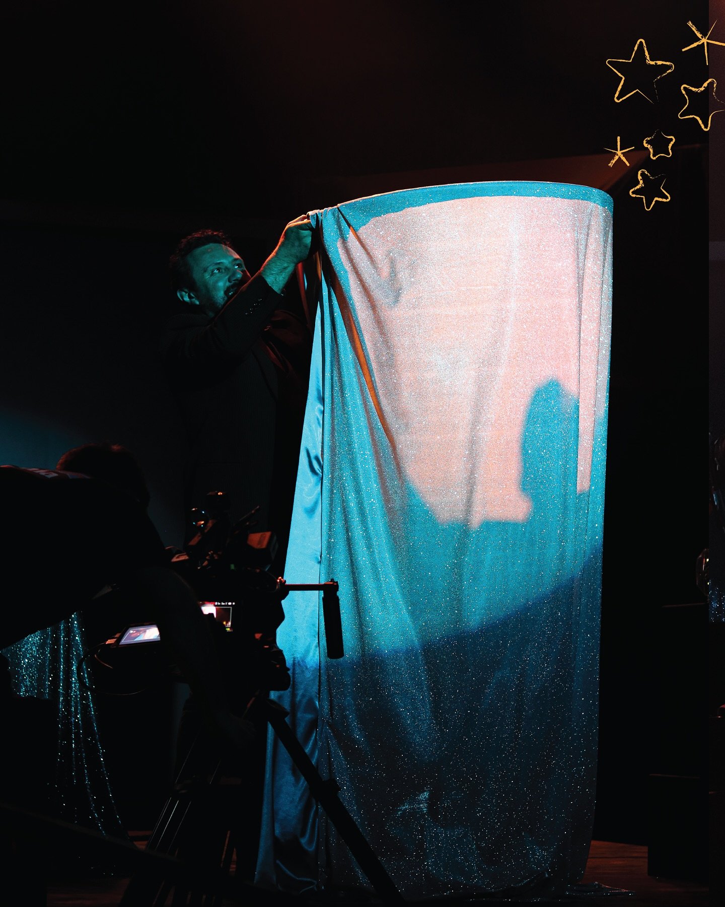 Shimmer on, young one.
The Glitz &amp; Glam behind &ldquo;I&rsquo;ll take the cake for 200, Mr Tate&rdquo; ✨

Showing tonight: The very helpful Mr Tate - our personal favourite project for @capetown48hfp 
💫See you at the V&amp;A SK at 20:00! 💫
Xoxo