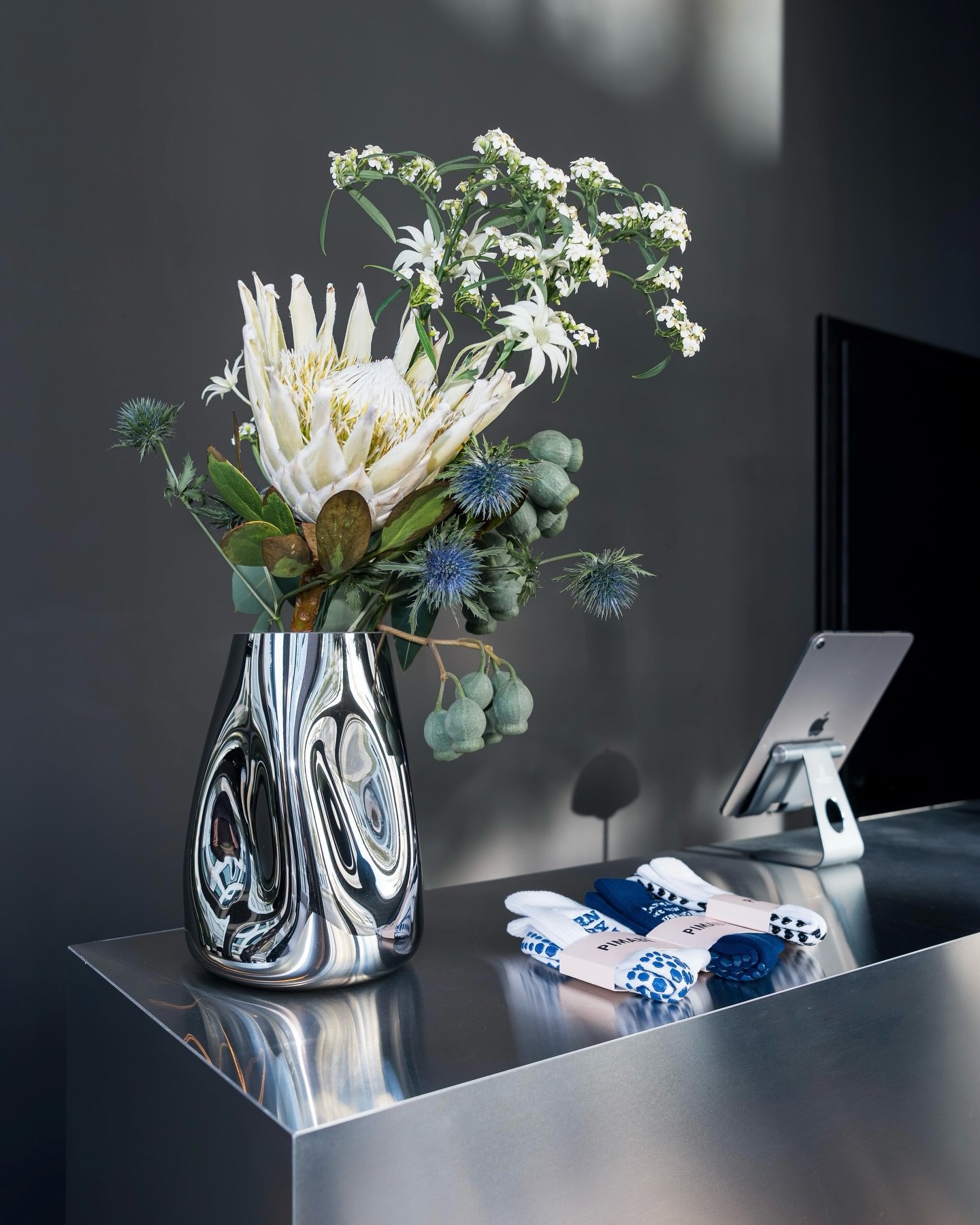 Weekends are for beautiful spaces, intentional movement and serious core work.
This is Reformer Loft. 🩶

📸 @doppigram 

#reformerloft #reformerpi̇lates #munich