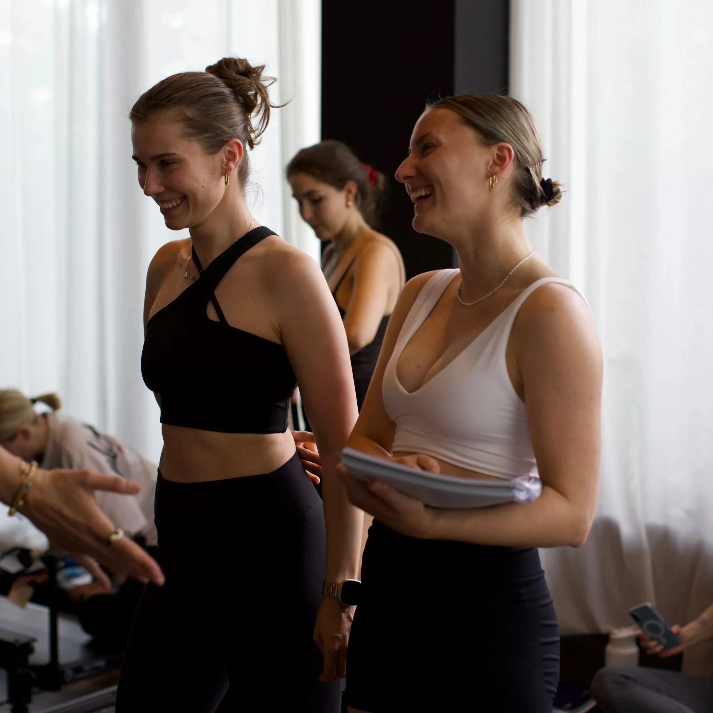 Drei Trainerinnen des Reformer Loft, Reformer Pilates Studio in München Neuhausen-Nymphenburg