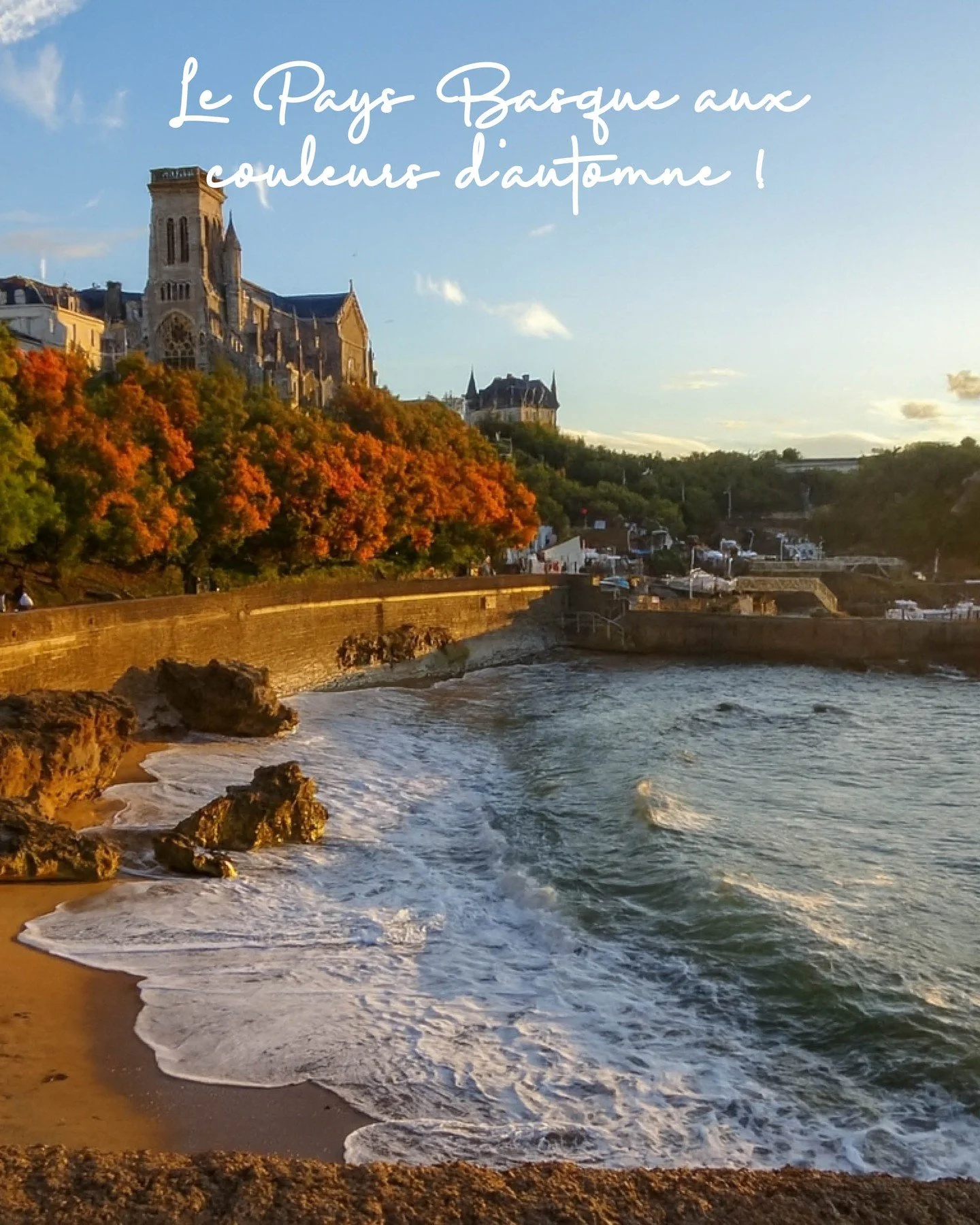 🍂 Le Pays Basque en automne, c&rsquo;est&hellip;

🌊 Des plages presque d&eacute;sertes et l&rsquo;air marin revigorant

⛰️ Des balades en montagne aux couleurs d&rsquo;automne

🥘 De bonnes sp&eacute;cialit&eacute;s locales &agrave; tester en famil
