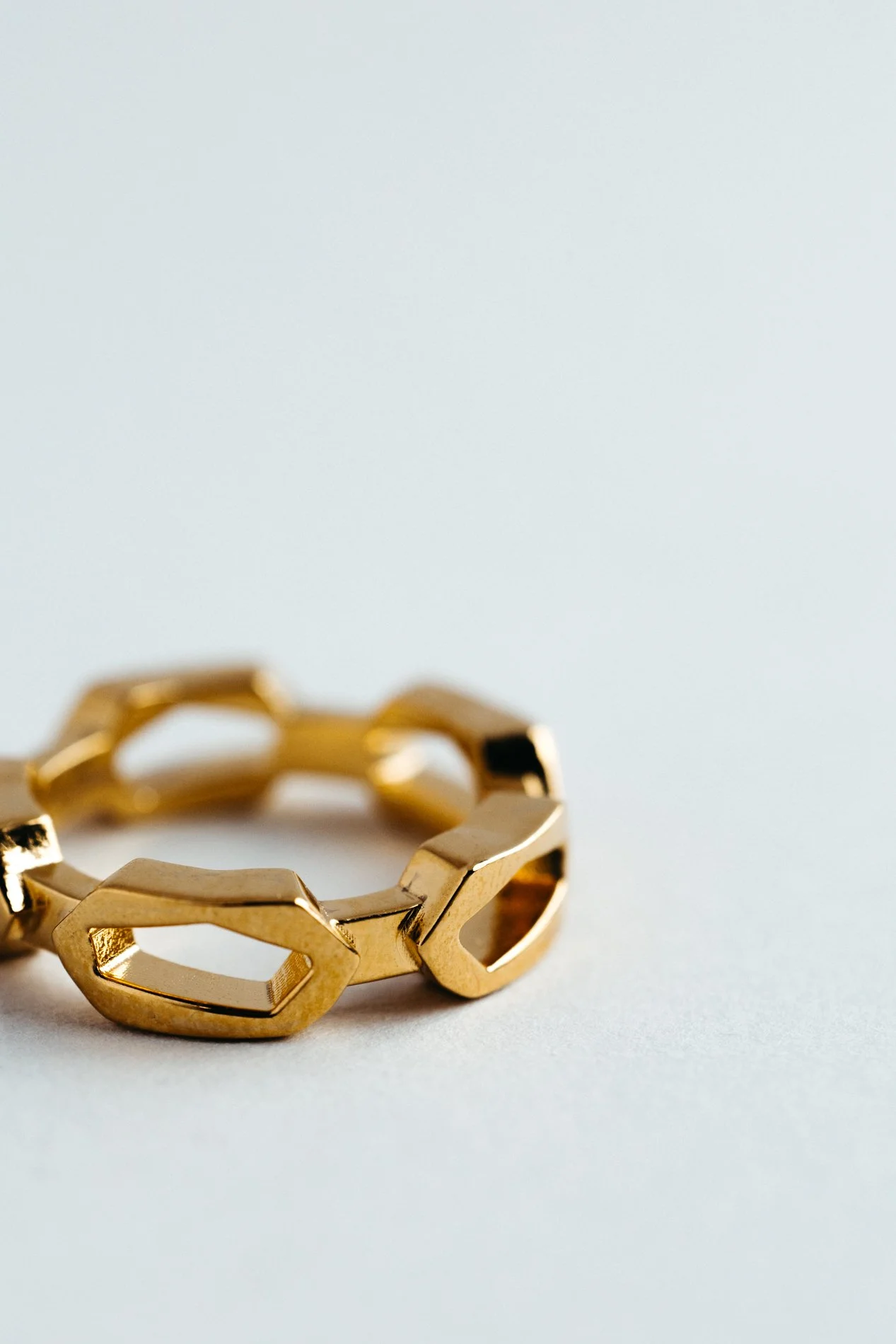 Particles ring V4.3 by Sajfrt — skewed jewellery form in gold or silver, handcrafted in Belgium with architectural clarity and material presence.