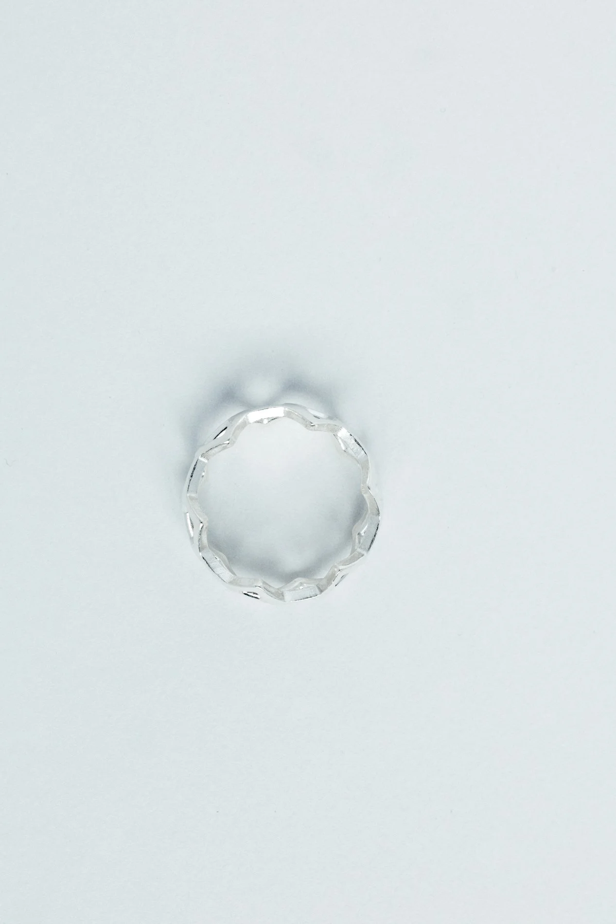 Particles ring V2.2 by Sajfrt — amorphous jewellery object handcrafted in Belgium, available in silver or gold, shaped by presence and form.