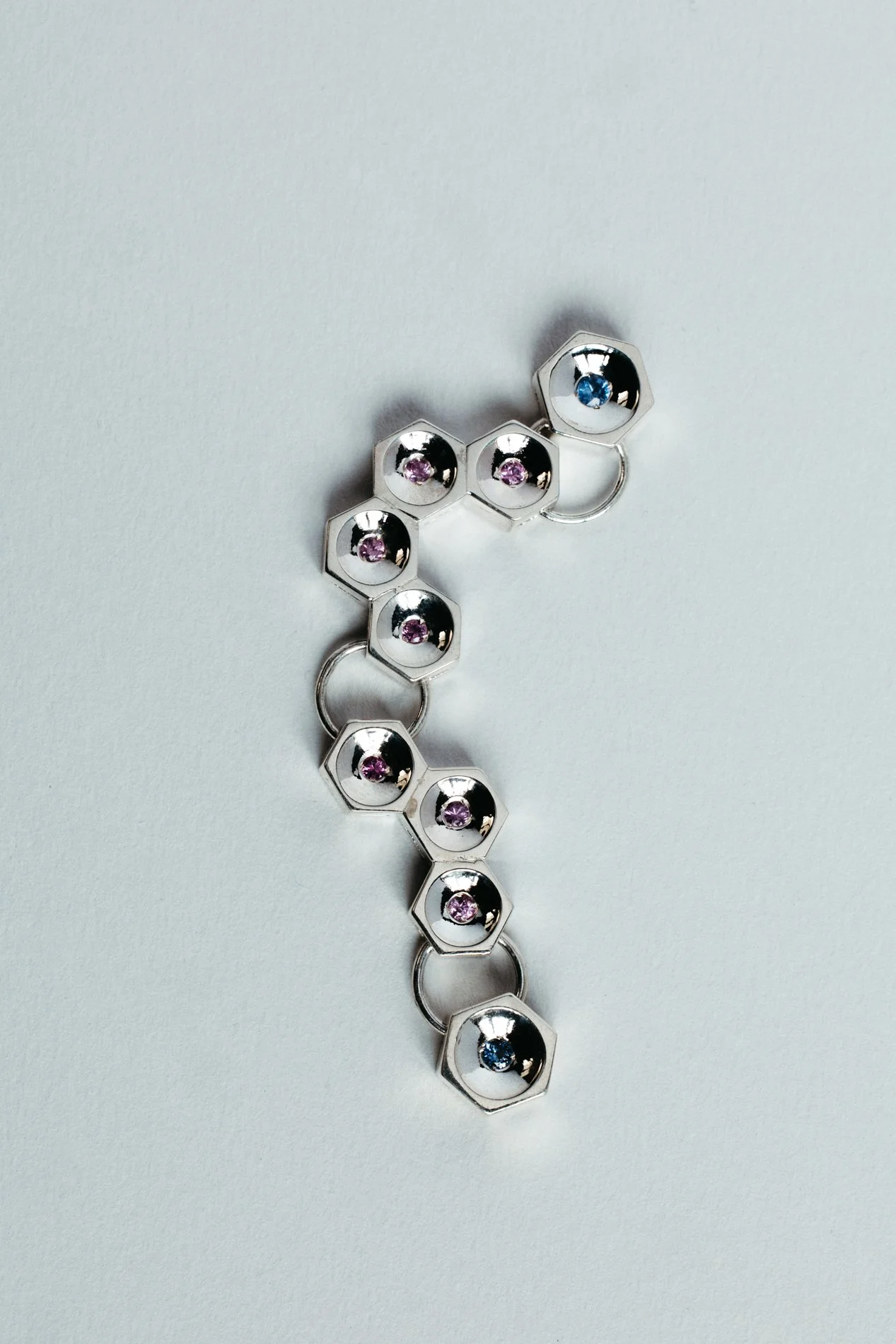 Particles necklace V1.4 by Sajfrt — silver or gold jewellery object with sapphires or diamonds, designed in Brussels and handcrafted in Belgium.