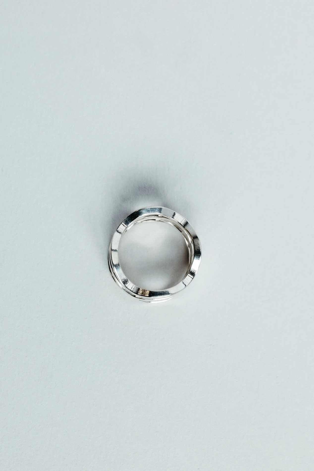 Particles ring V5.2 by Sajfrt — double distorted jewellery form handcrafted in Belgium, available in silver or gold, expressive and structured.