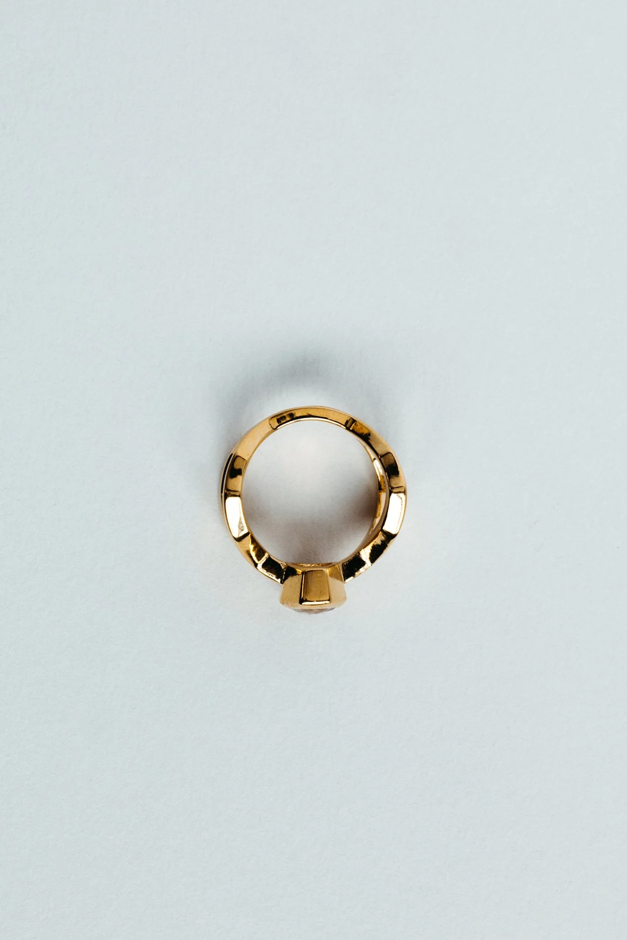 Particles ring V4.2 by Sajfrt — skewed architectural form in silver or gold, set with morganite or green tourmaline. Designed and made in Belgium.