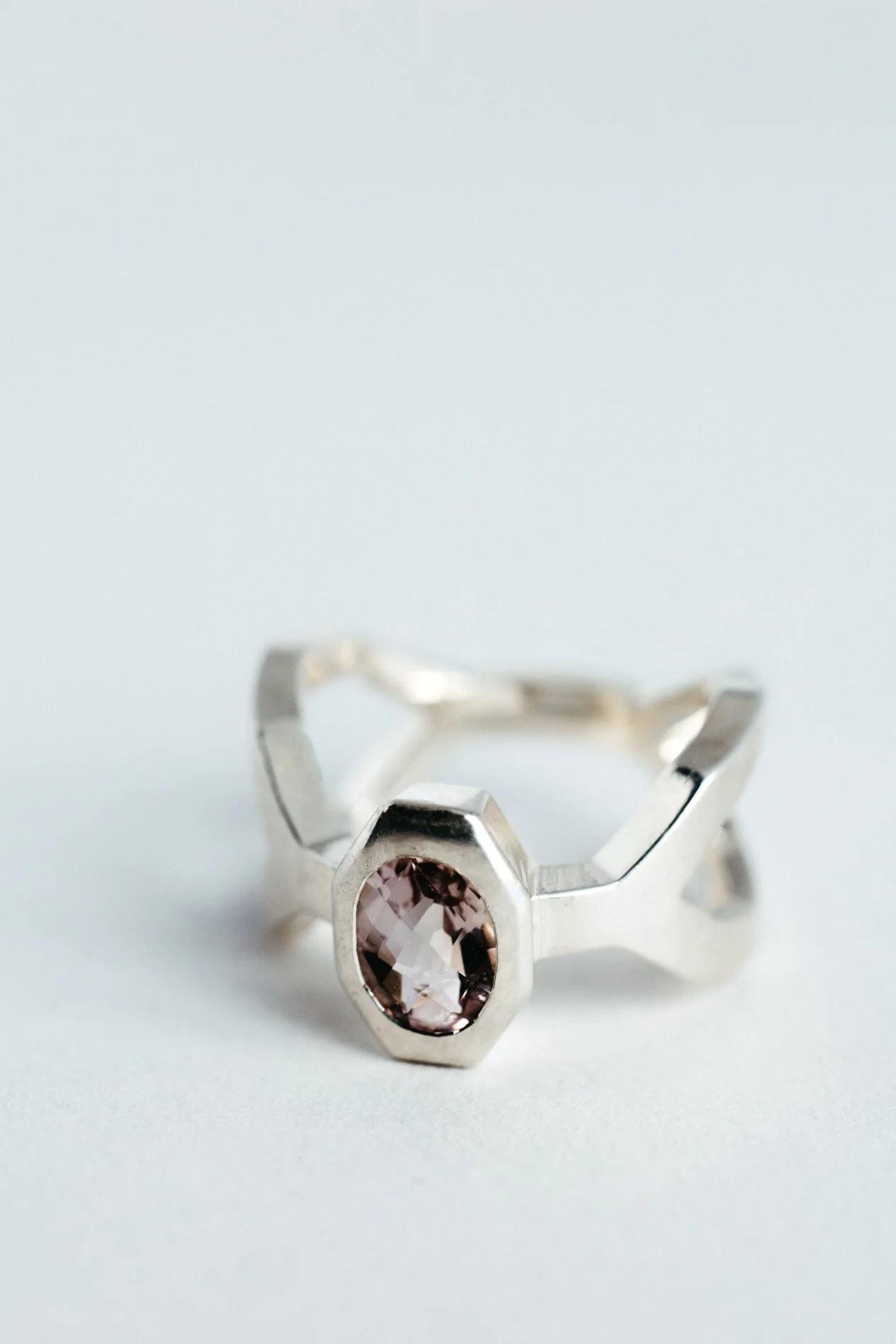Particles ring V4.2 by Sajfrt — skewed architectural form in silver or gold, set with morganite or green tourmaline. Designed and made in Belgium.