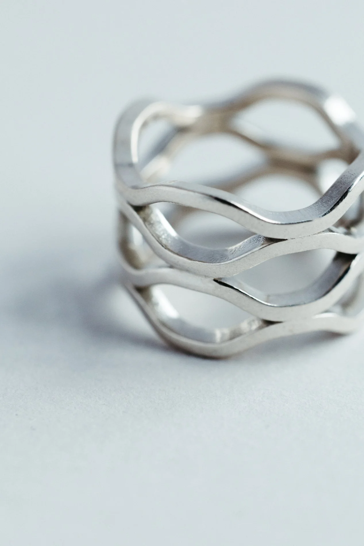 Particles ring V5.2 by Sajfrt — double distorted jewellery form handcrafted in Belgium, available in silver or gold, expressive and structured.