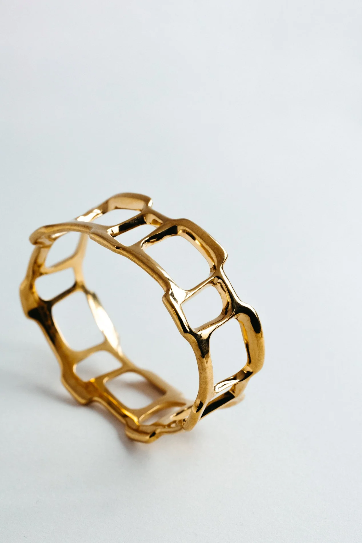 Particles bracelet V3.1 by Sajfrt — handcrafted in Belgium with a crippled architectural form, available in silver or gold, bold and irregular.