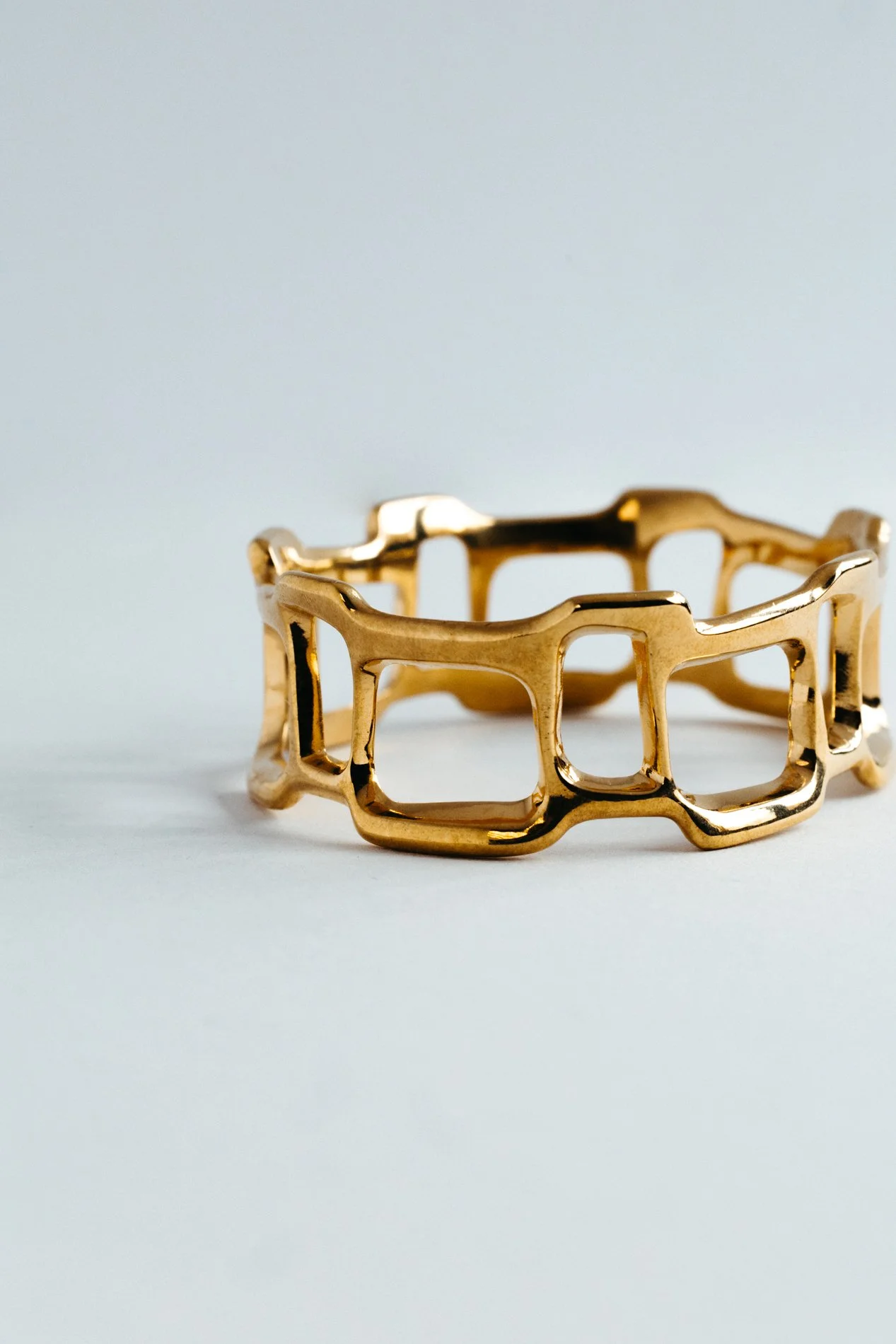 Particles bracelet V3.1 by Sajfrt — handcrafted in Belgium with a crippled architectural form, available in silver or gold, bold and irregular.