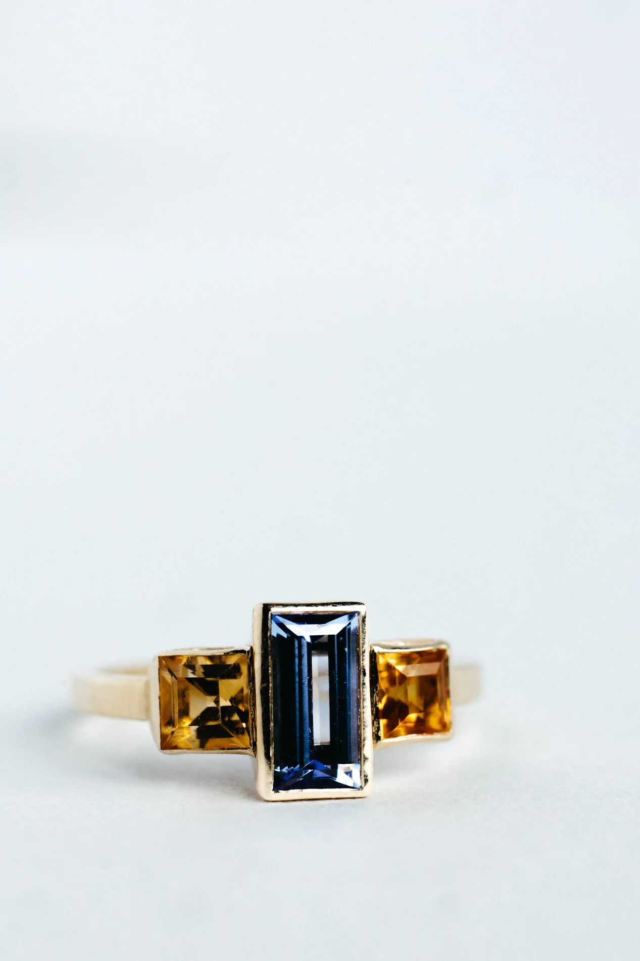 Particles ring V6.1 by Sajfrt — grotesque architectural form in 14K gold with tanzanite centre stone and citrine accents. Handcrafted in Belgium.