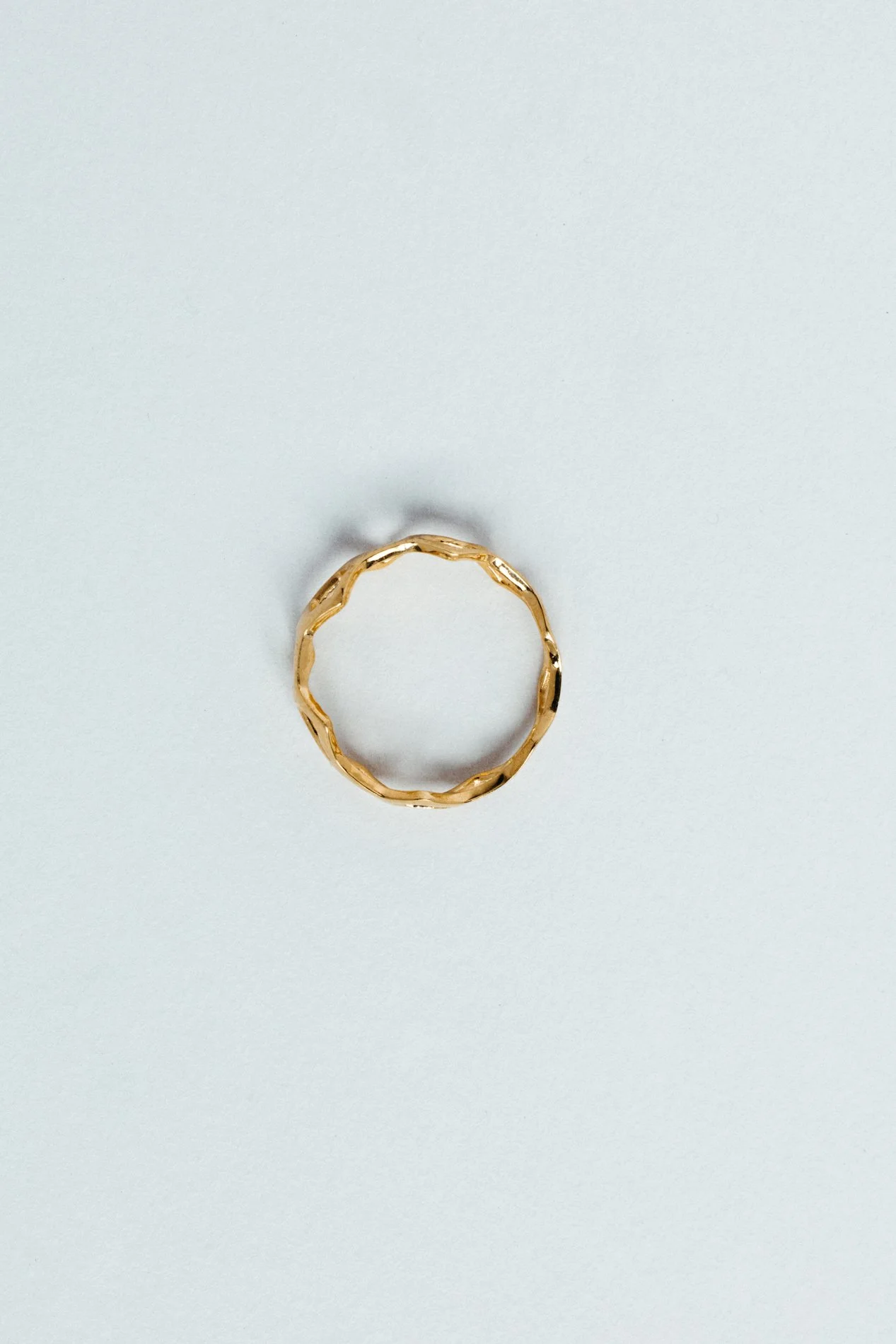 Particles ring V2.2 by Sajfrt — amorphous jewellery object handcrafted in Belgium, available in silver or gold, shaped by presence and form.