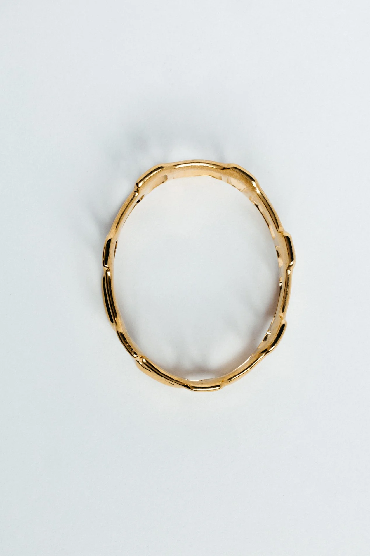 Particles bracelet V3.1 by Sajfrt — handcrafted in Belgium with a crippled architectural form, available in silver or gold, bold and irregular.