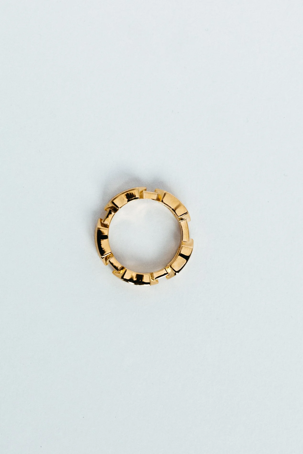 Particles ring V4.3 by Sajfrt — skewed jewellery form in gold or silver, handcrafted in Belgium with architectural clarity and material presence.