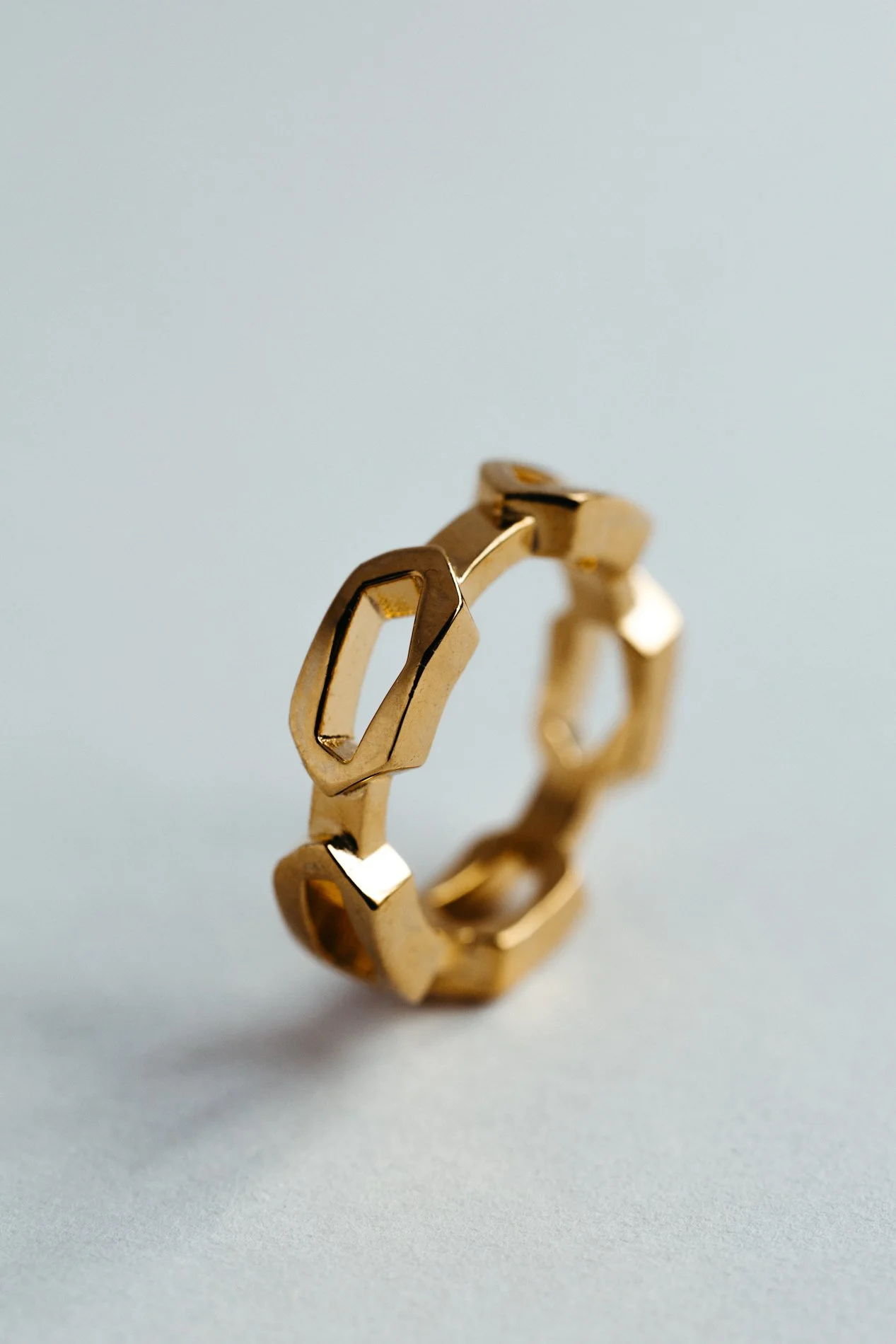 Particles ring V4.3 by Sajfrt — skewed jewellery form in gold or silver, handcrafted in Belgium with architectural clarity and material presence.