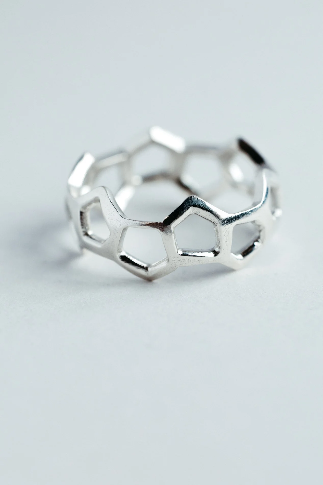 Particles ring V2.2 by Sajfrt — amorphous jewellery object handcrafted in Belgium, available in silver or gold, shaped by presence and form.