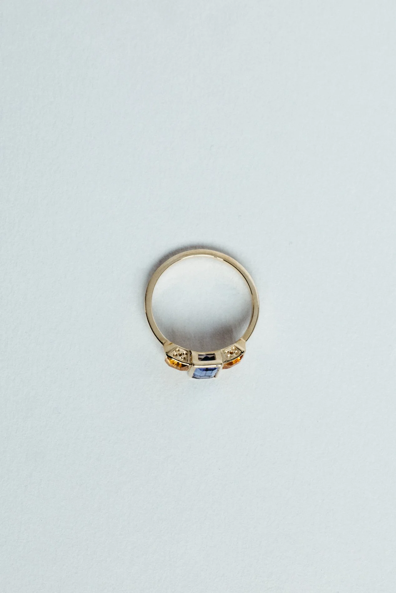 Particles ring V6.1 by Sajfrt — grotesque architectural form in 14K gold with tanzanite centre stone and citrine accents. Handcrafted in Belgium.