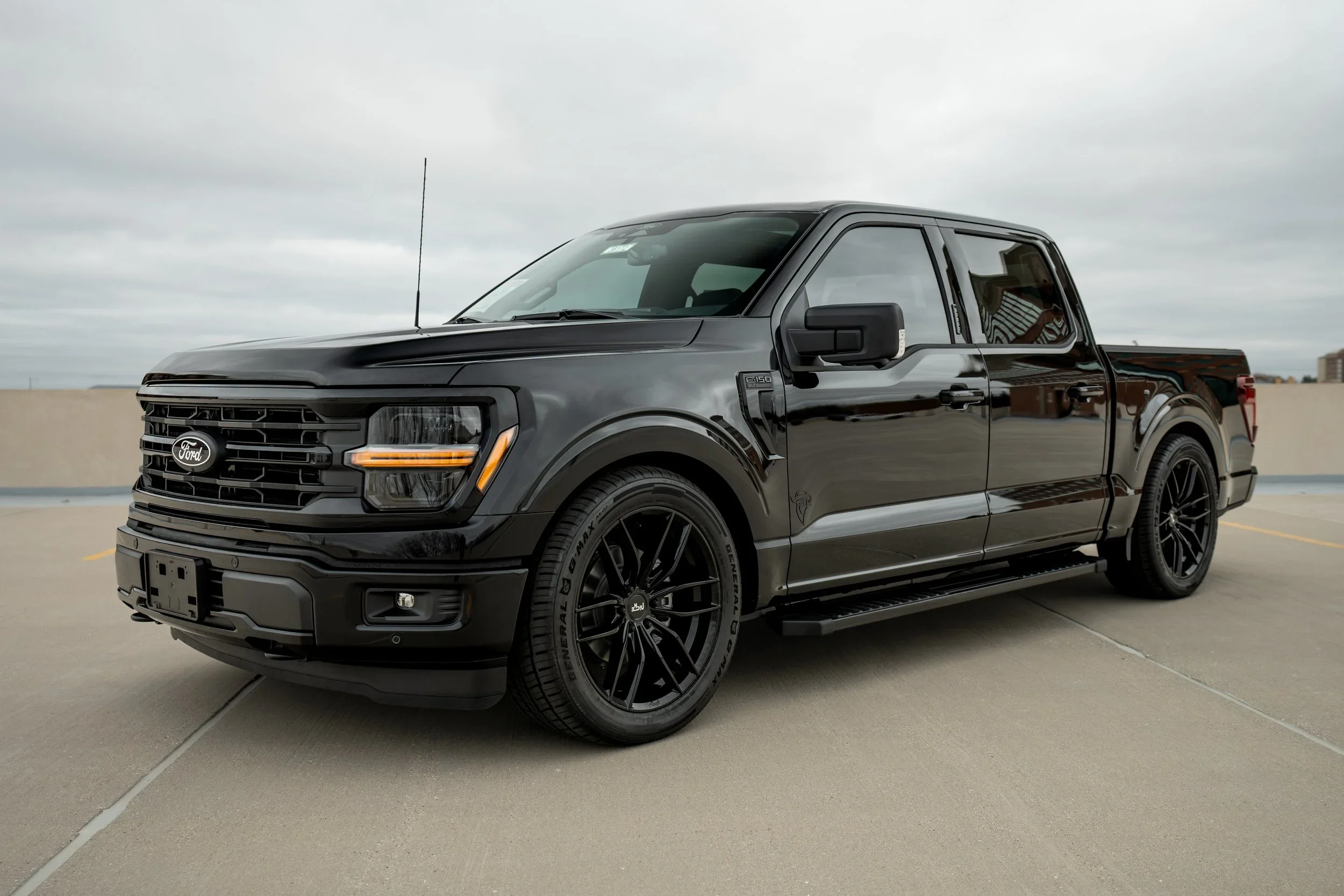 2025 F-150 Outlaw Agate Black Crew Cab