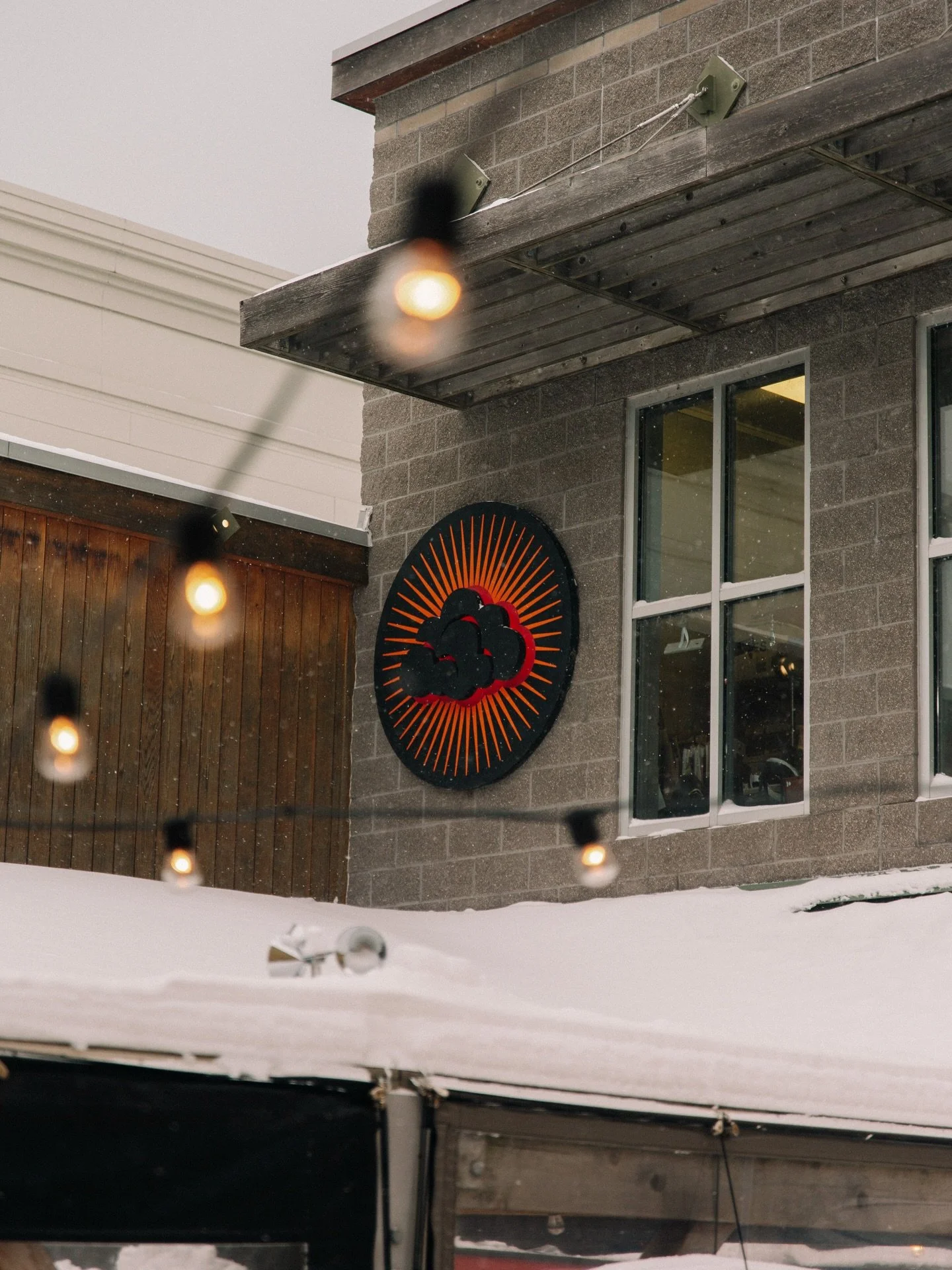 It&rsquo;s another cold one here in Frankfort!

We&rsquo;ve got live music at the pub tonight at 7pm with Serita&rsquo;s Black Rose. @seritasblackrose is always a favorite when they roll through town!

Saturday Short Wave Special: Stormy Pasta featur