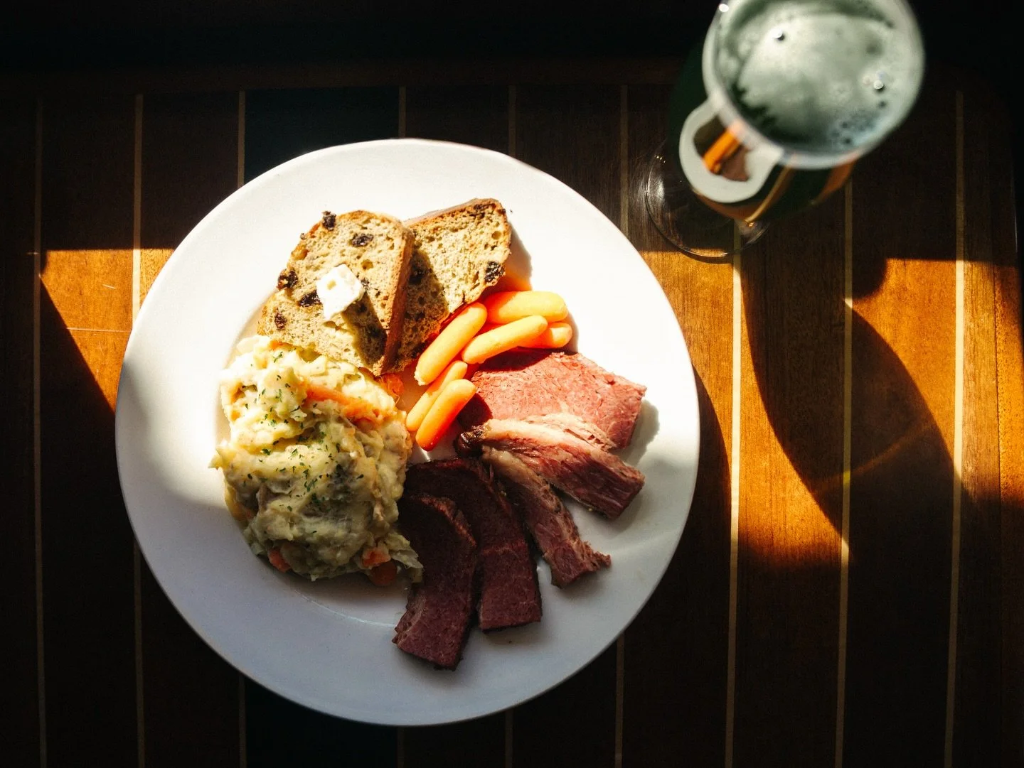 Happy St. Patrick&rsquo;s Day!

Our homemade Irish feast is back at the Downtown Pub all day! Enjoy corned beef &amp; colcannon with soda bread (made by @crescent.bakery.cafe) all for $17. Add a green Birdwalker Blonde for $5.

Sl&aacute;inte!