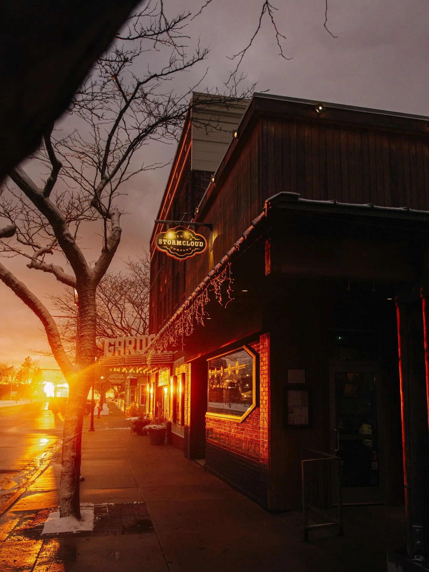 Don&rsquo;t miss Evan Burgess tonight at the Downtown Pub. He&rsquo;s taking all of your requests on the piano so make &lsquo;em weird. 

See you at 7!